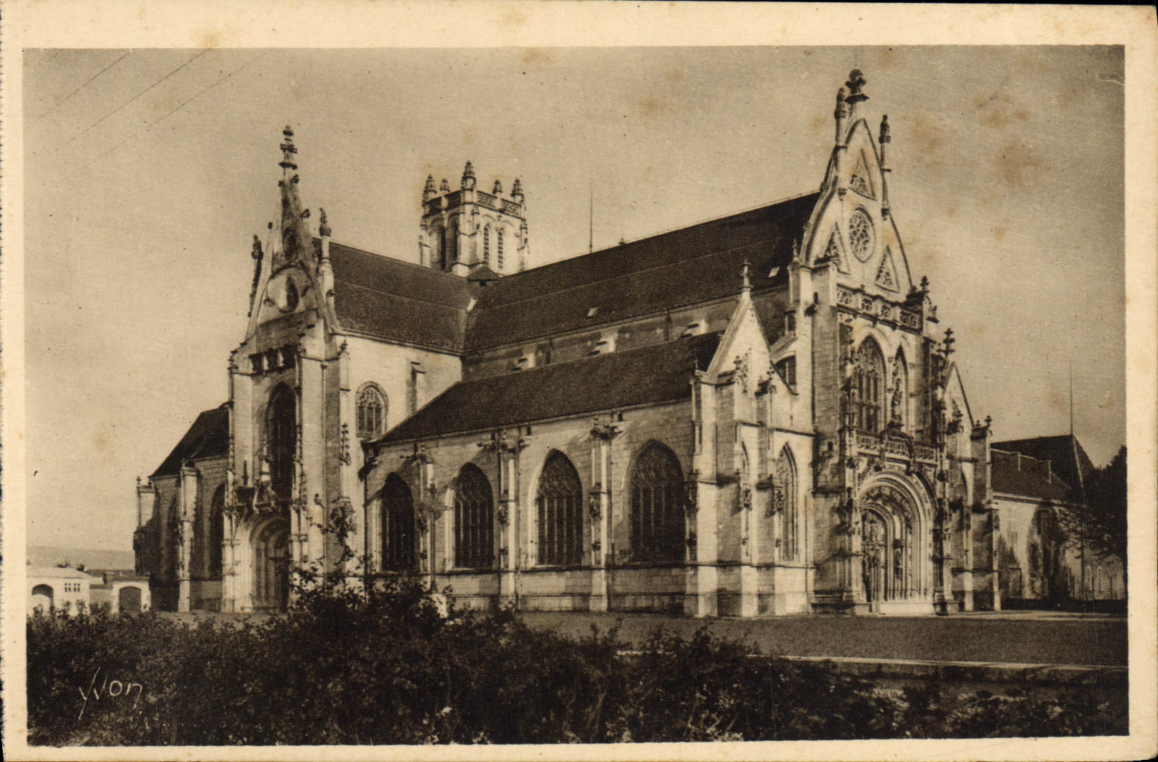 CPA Bourg Eglise de Brou Vue d'ensemble