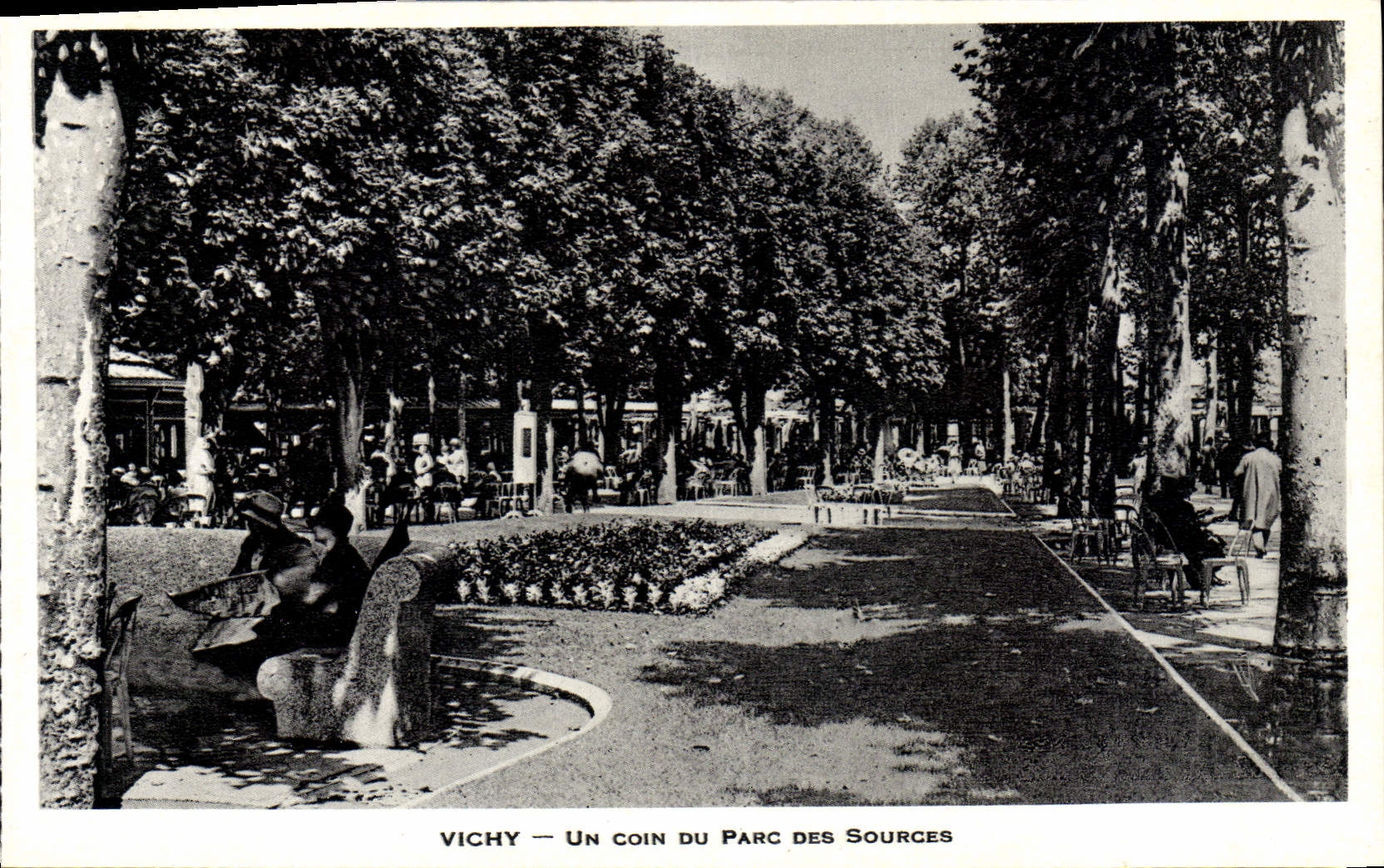 CPA Vichy Un Coin Du Parc des sources