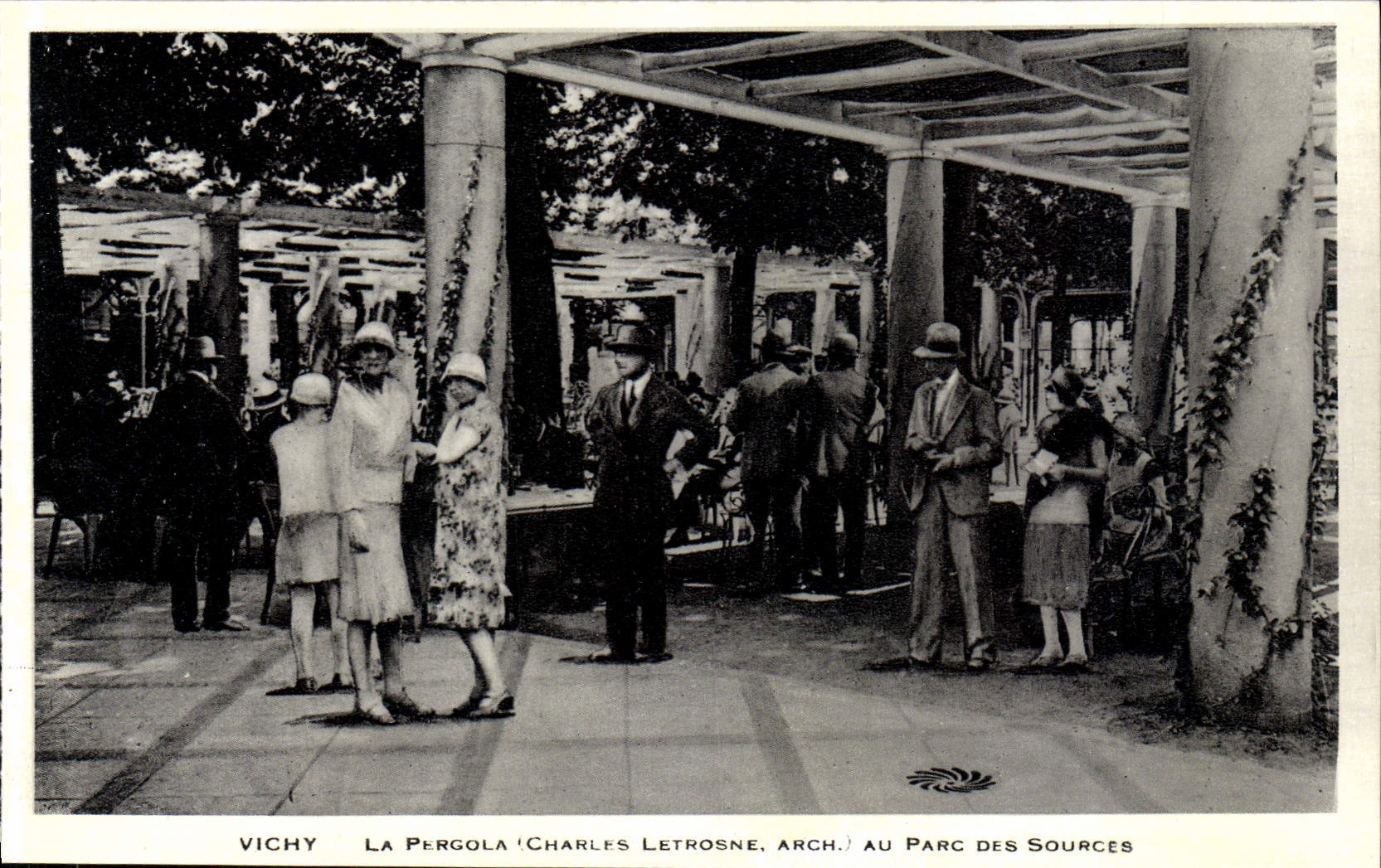 VINTAGE POSTCARD Vichy Percola Charles Letrosne Arch with the park of the Sources