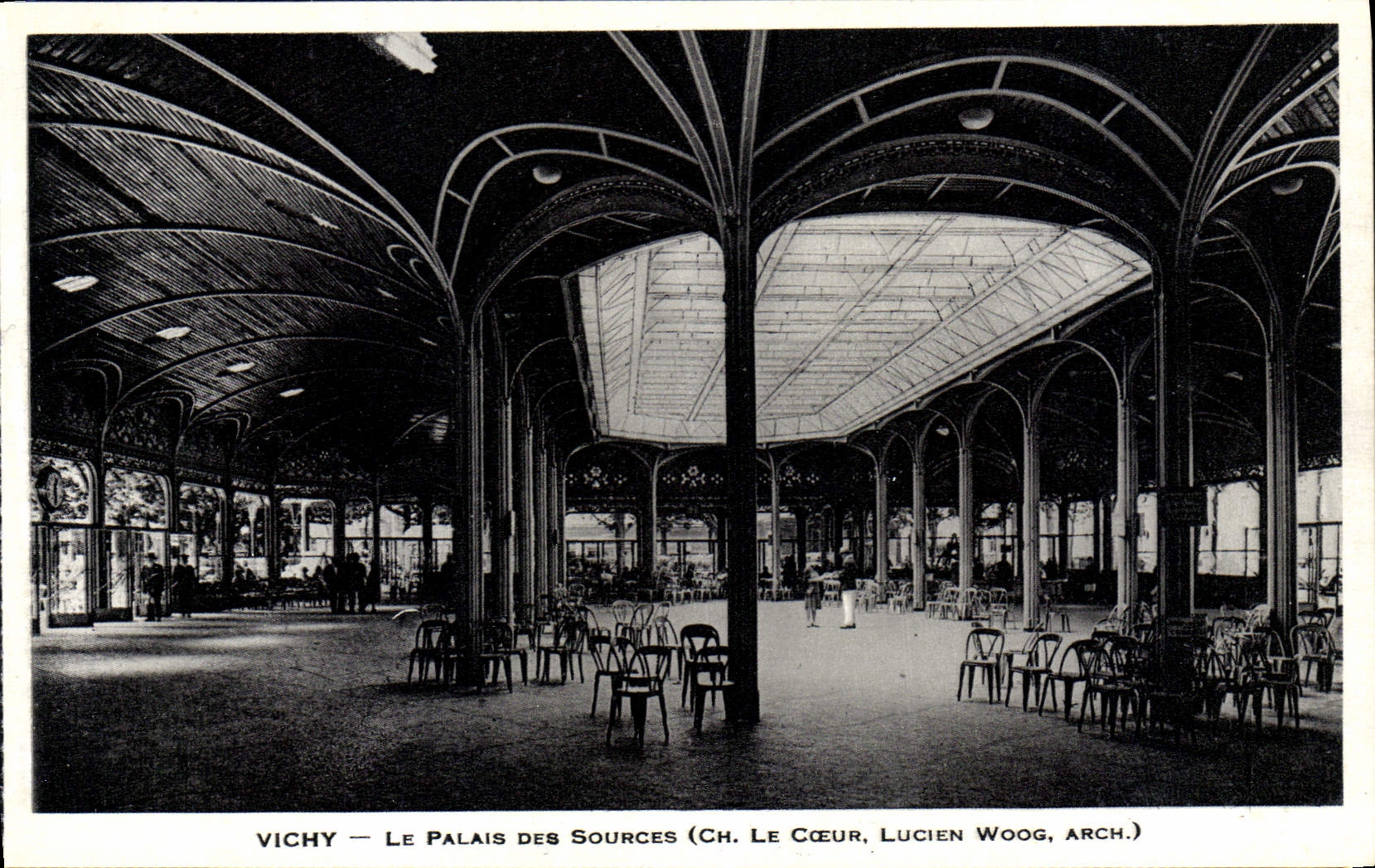CPA Vichy Le palais des sources 