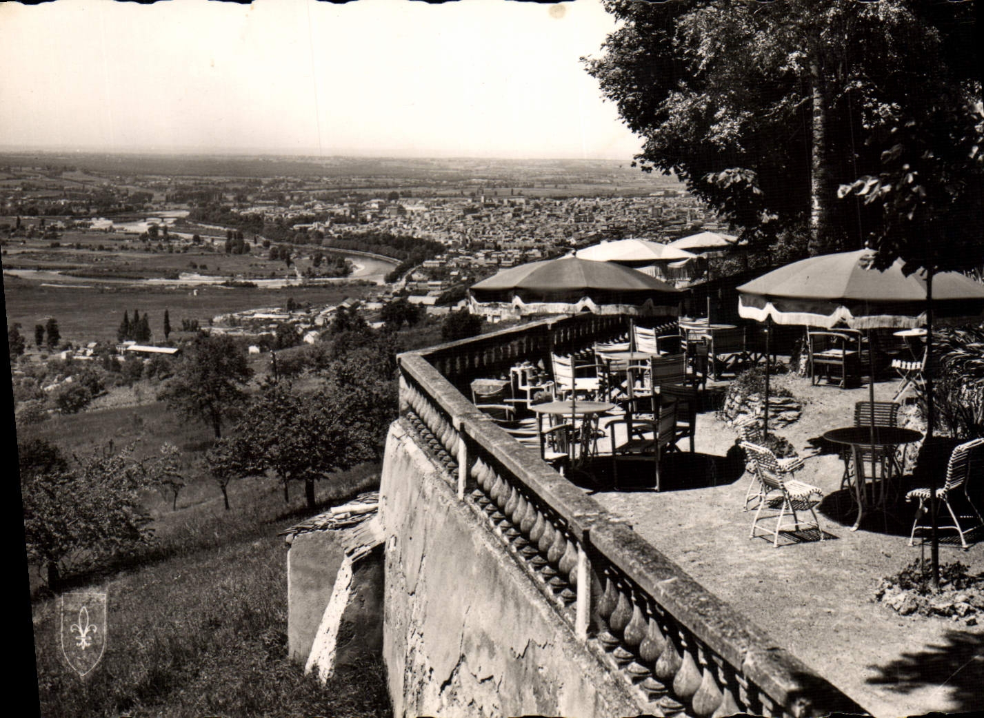 MODERN CARD Vichy and the valley of Allier