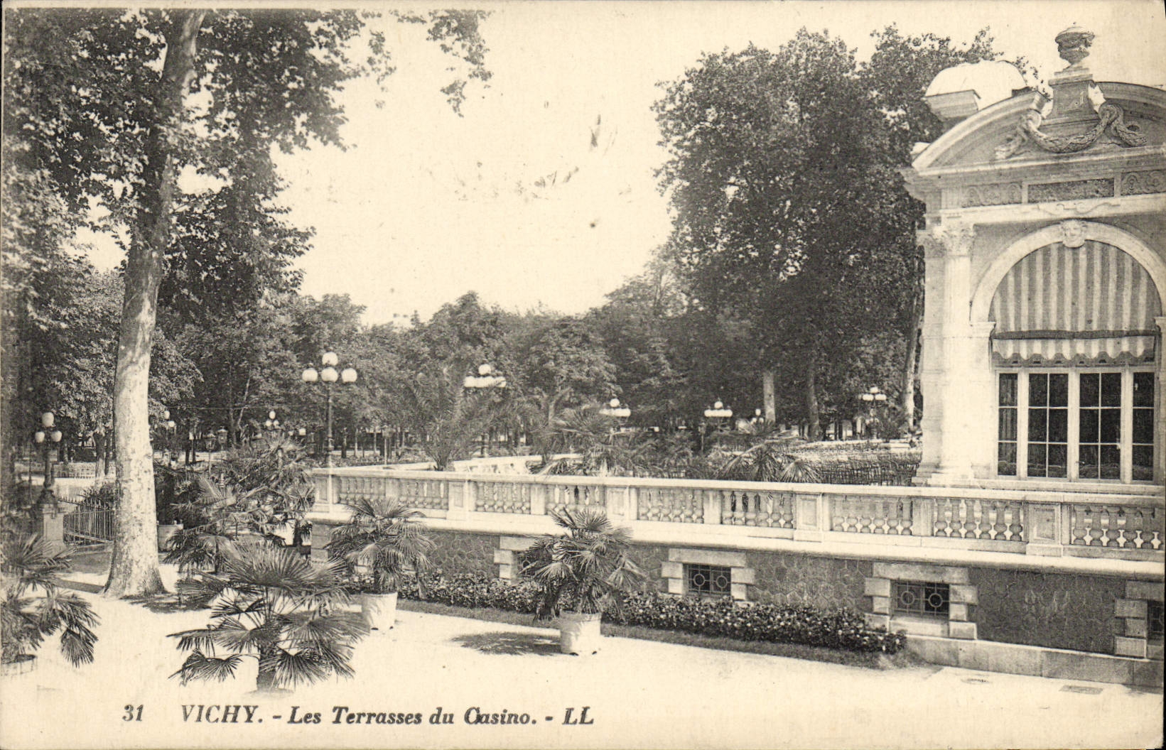 CPA Vichy Les Terrasses Du Casino
