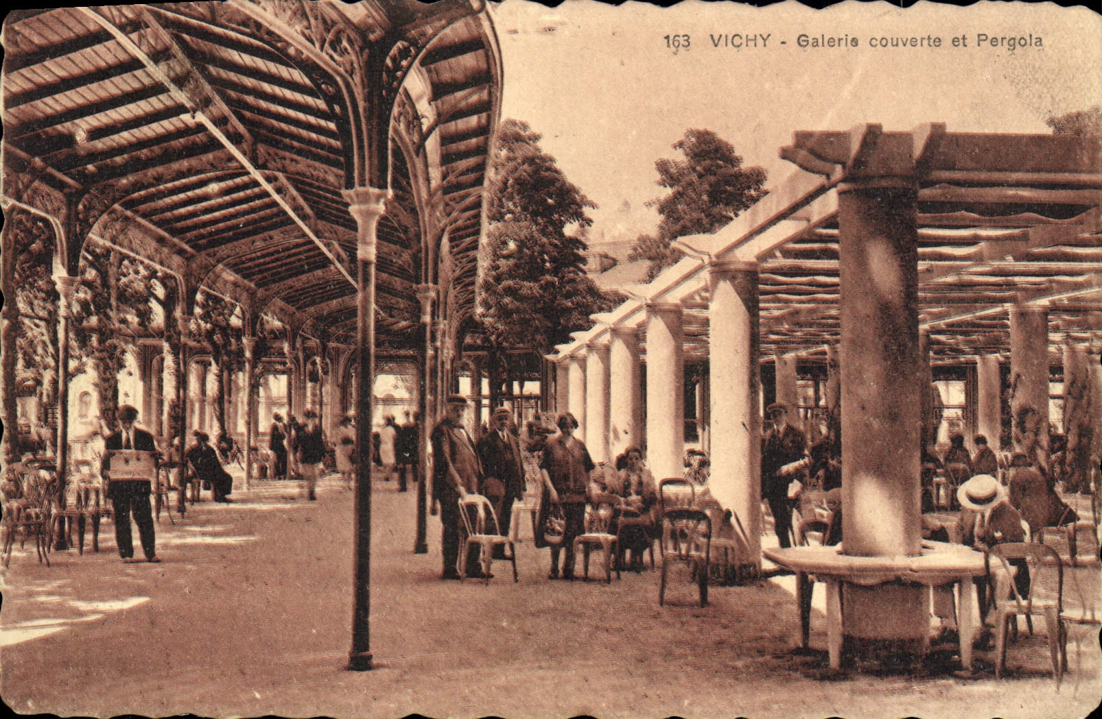 CPA Vichy Galerie Couverte Et Pergola