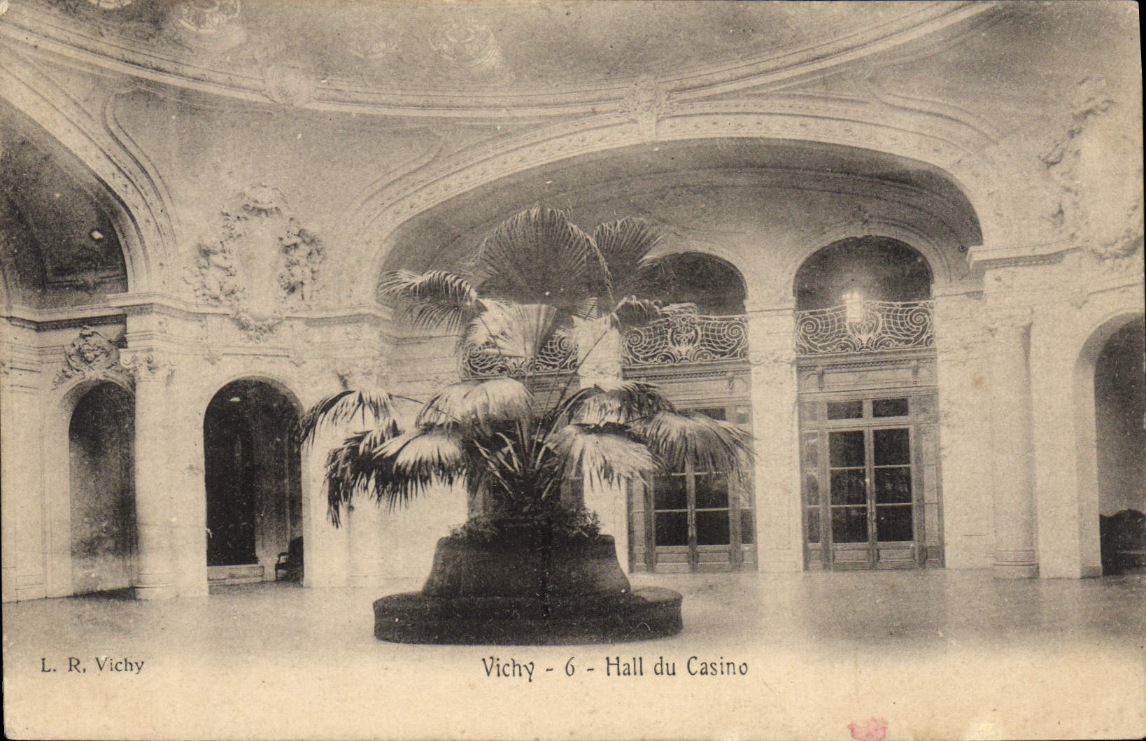VINTAGE POSTCARD Vichy Hall Of the Casino
