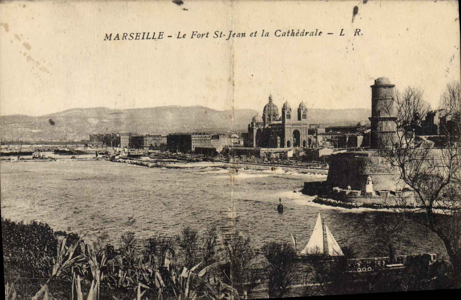 CPA Marseille Le Fort St Jean Et La Cathedrale
