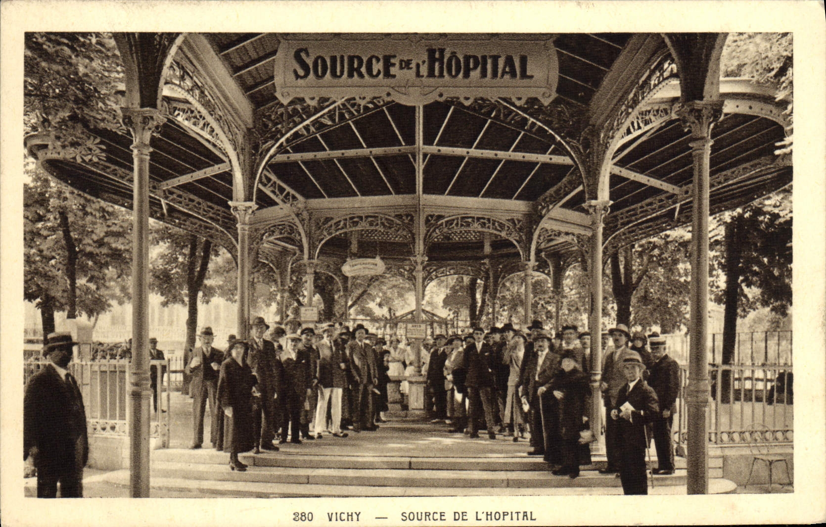 CPA Vichy Source De L'Hopital