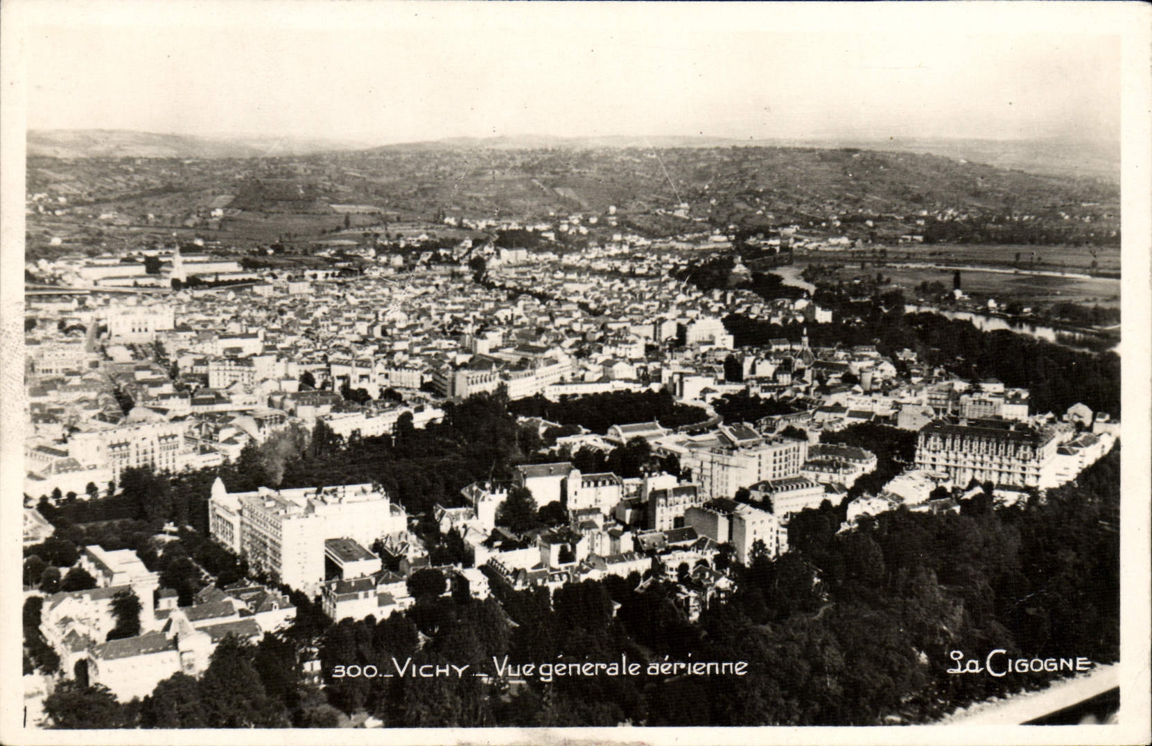 VINTAGE POSTCARD Vichy Seen Generlae Air