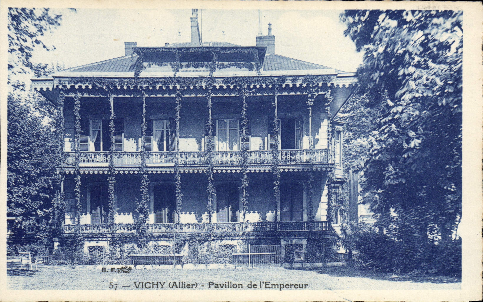 VINTAGE POSTCARD Vichy House De I' Empereur