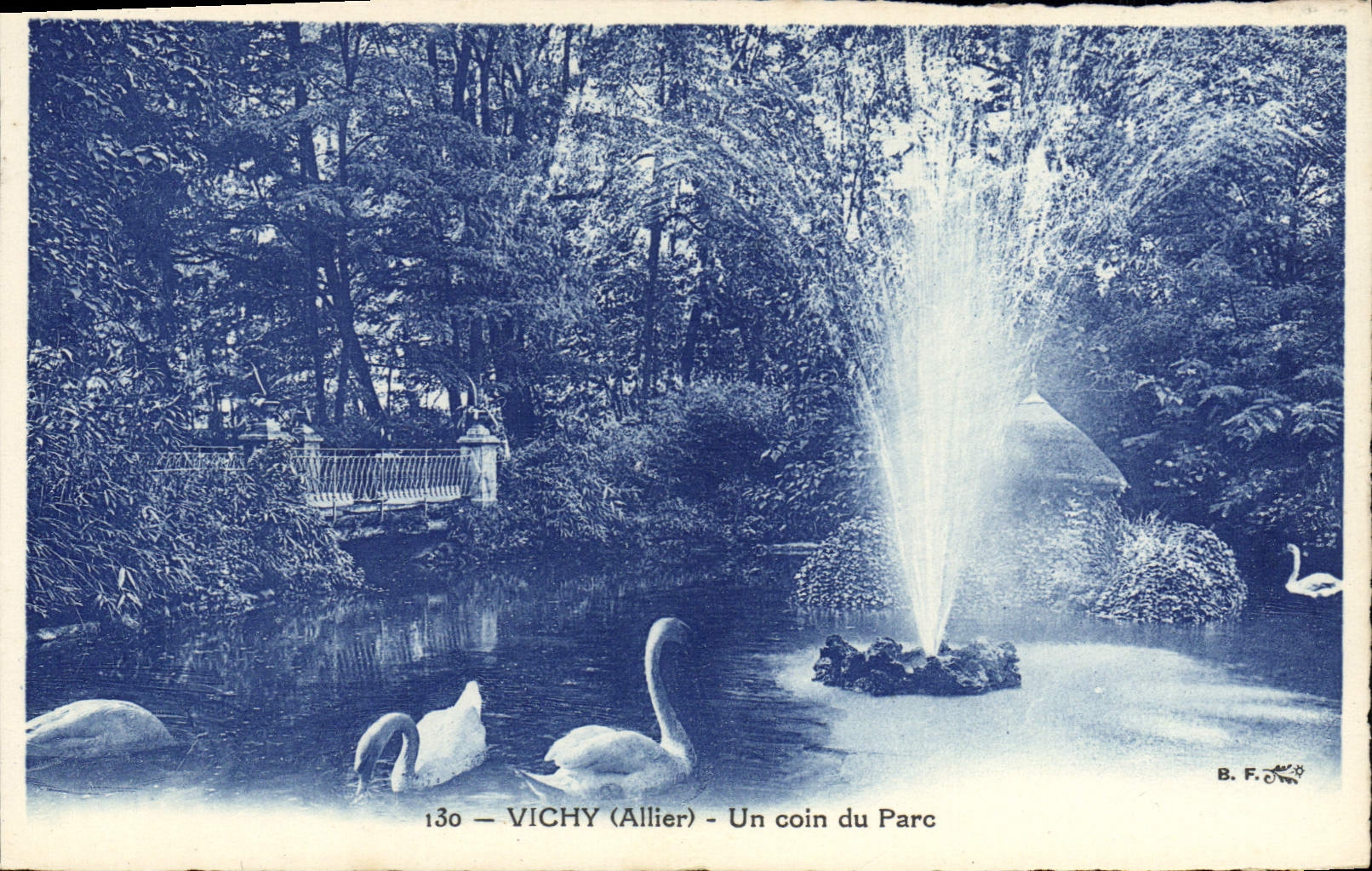 POSTAL Vichy de la VENDIMIA una esquina del cisne del parque