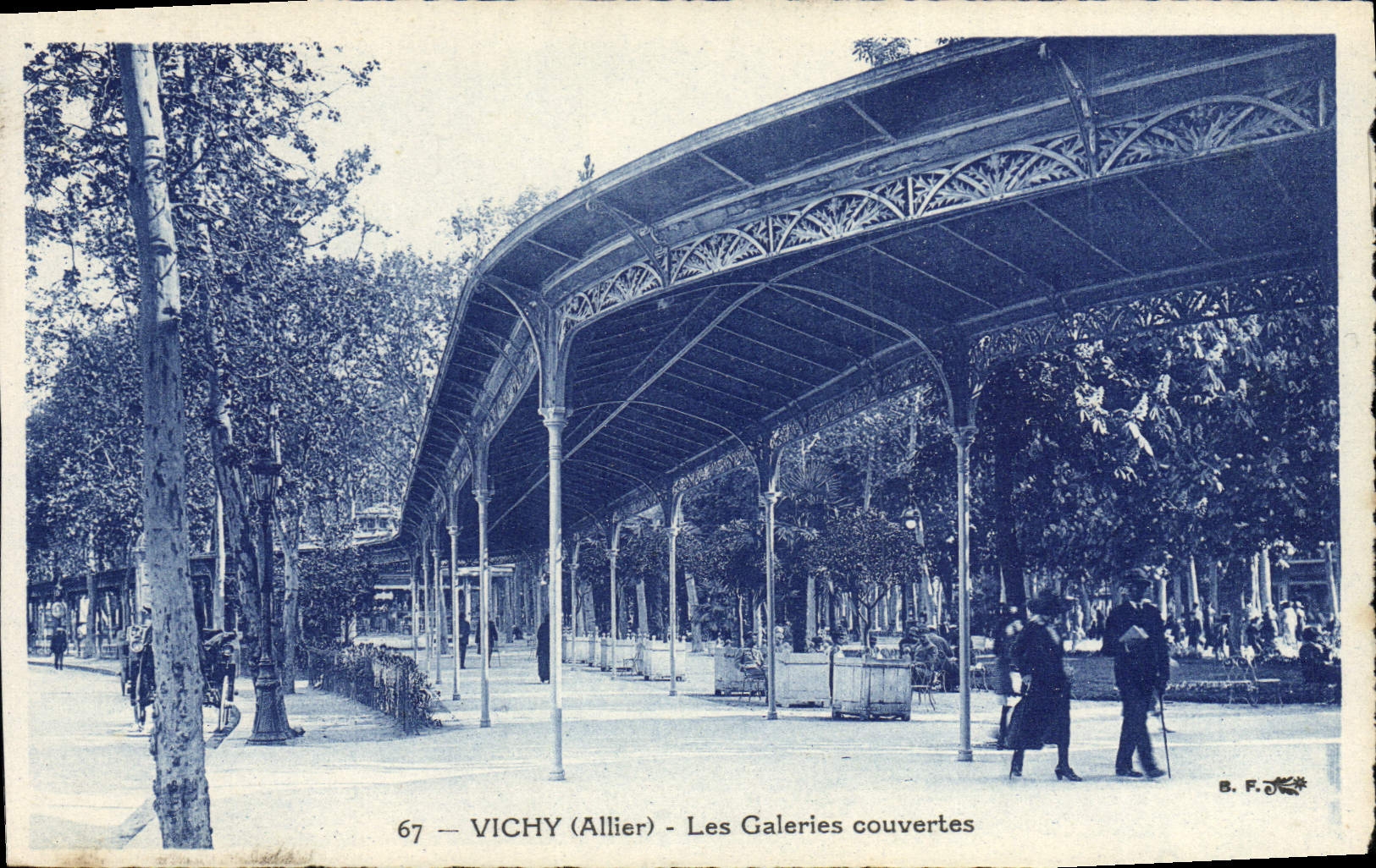 CPA Vichy Les Galeries Couvertes