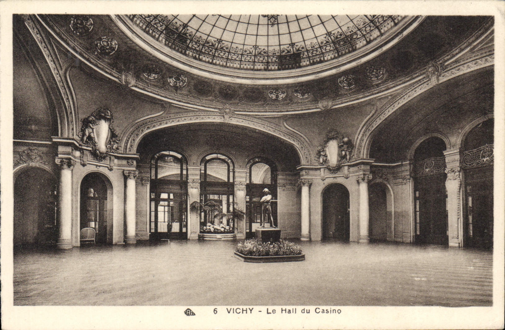 CPA Vichy Le Hall Du Casino