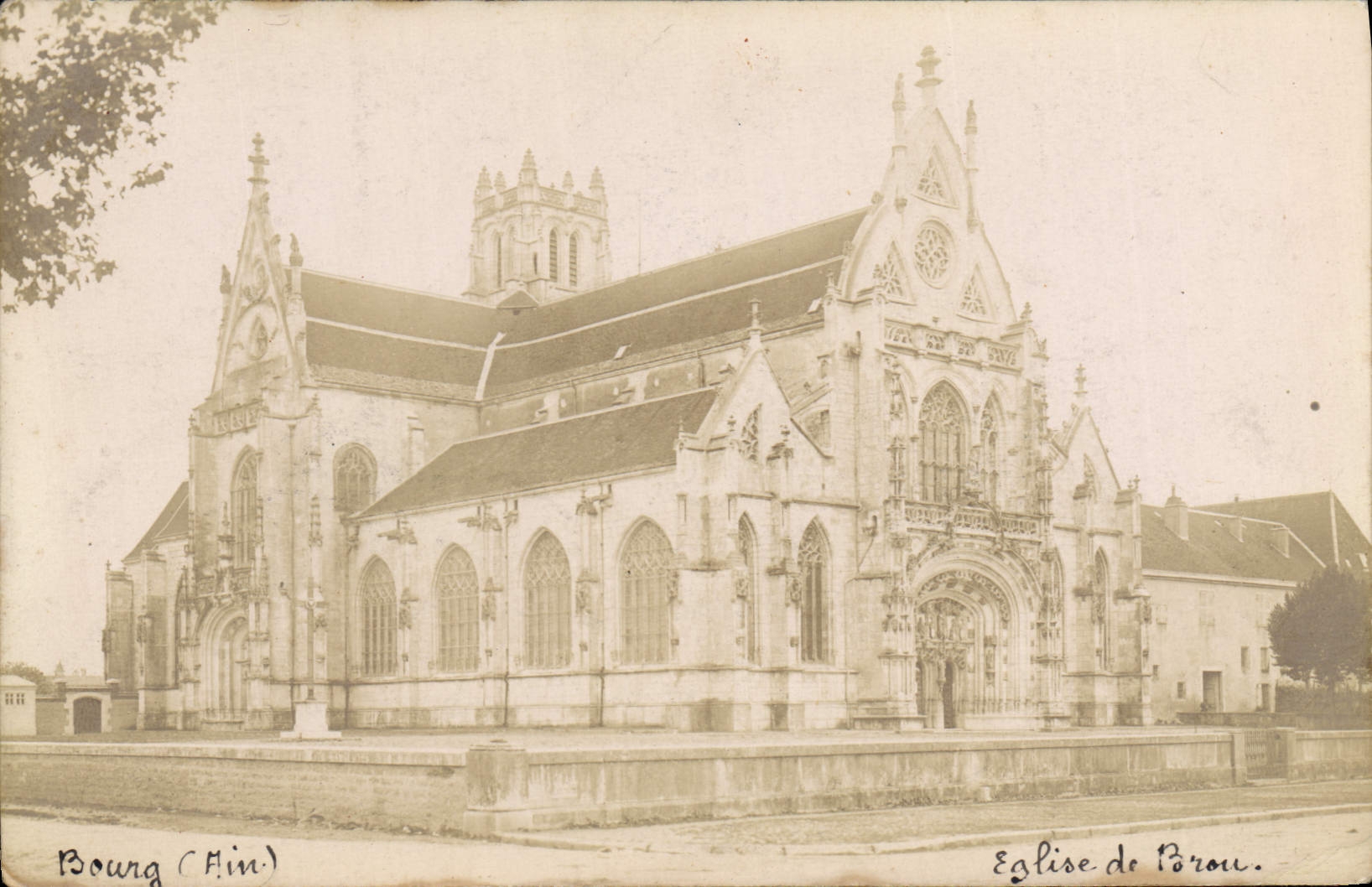 CPA Bourg Eglise de Brou