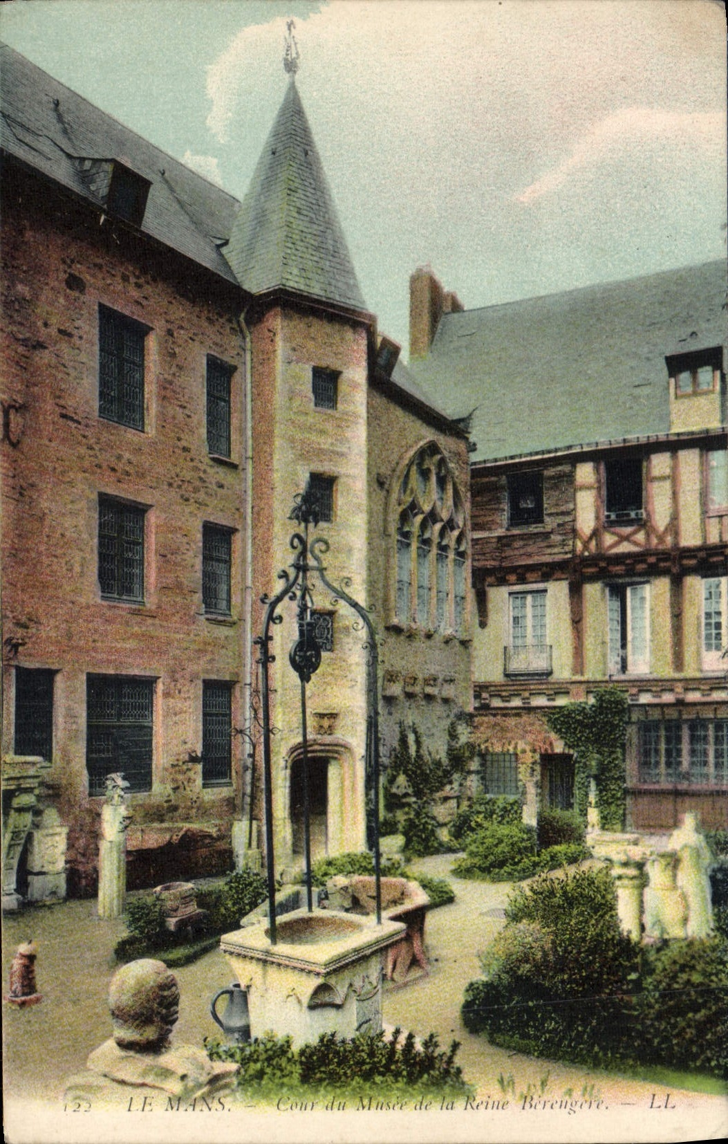 VINTAGE POSTCARD Mans Court Of the Museum of the queen Berengere