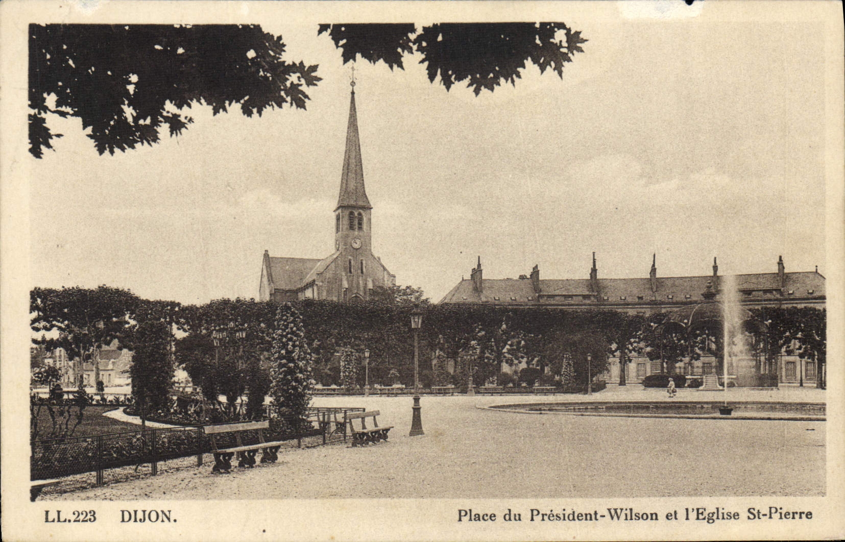 CPA Dijon Place Du President Wilson Et I'Eglise St Pierre 