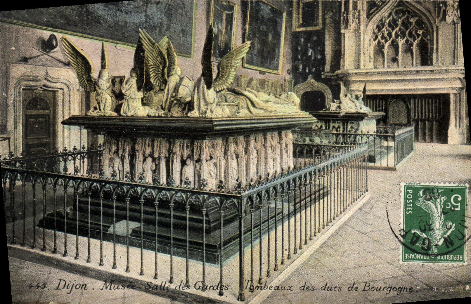 CPA Dijon Musee Salle Des Gardes Tombeaux des Ducs de Bourgogne
