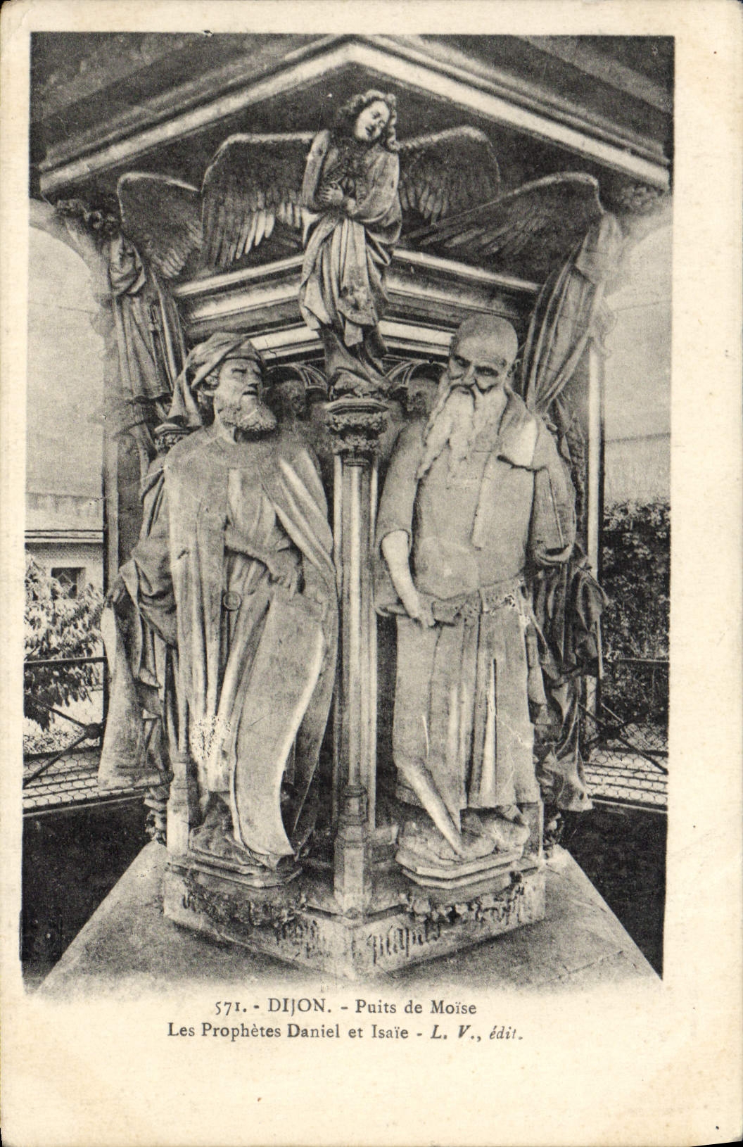 VINTAGE POSTCARD Dijon Well Of Brace the prophets Daniel and Isaie