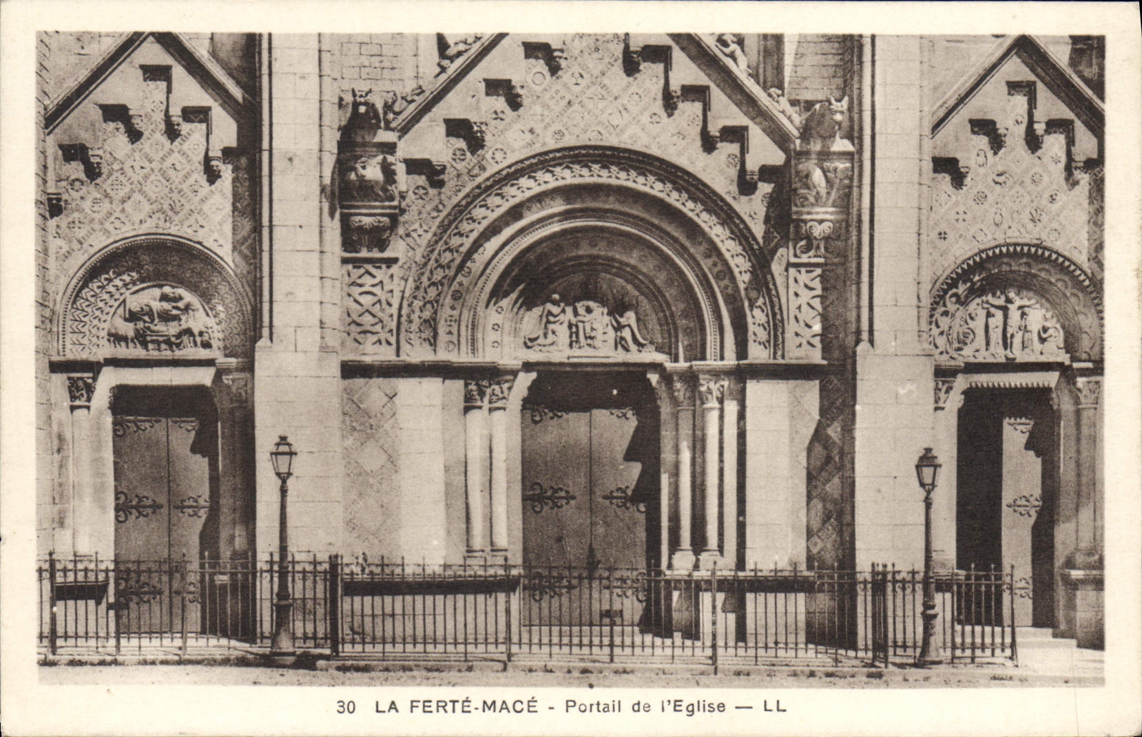 CPA La Ferte Mace Portail De I'Eglise
