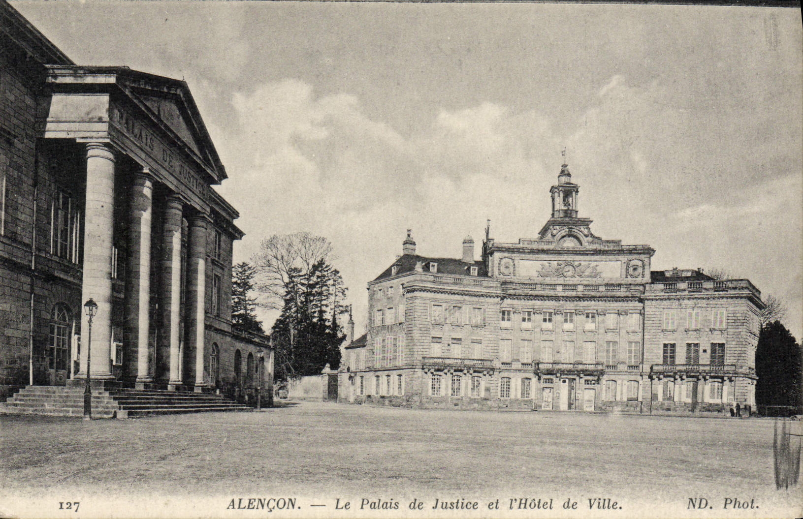 CPA Alencon Le Palais De Justice Et I'Hotel De Ville