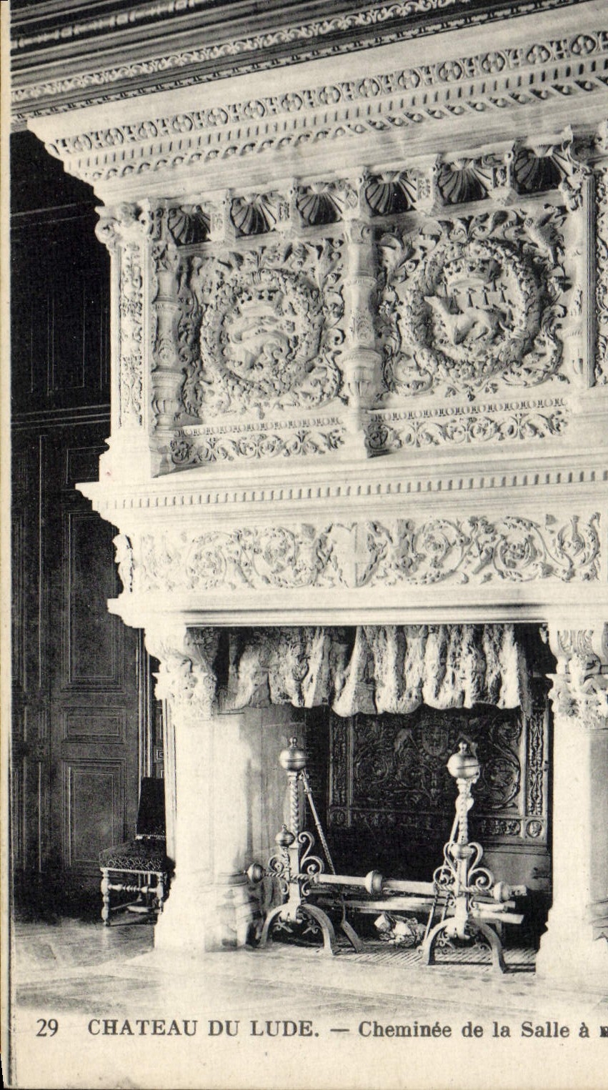 VINTAGE POSTCARD Castle Of Lude Chimney Of Dining room
