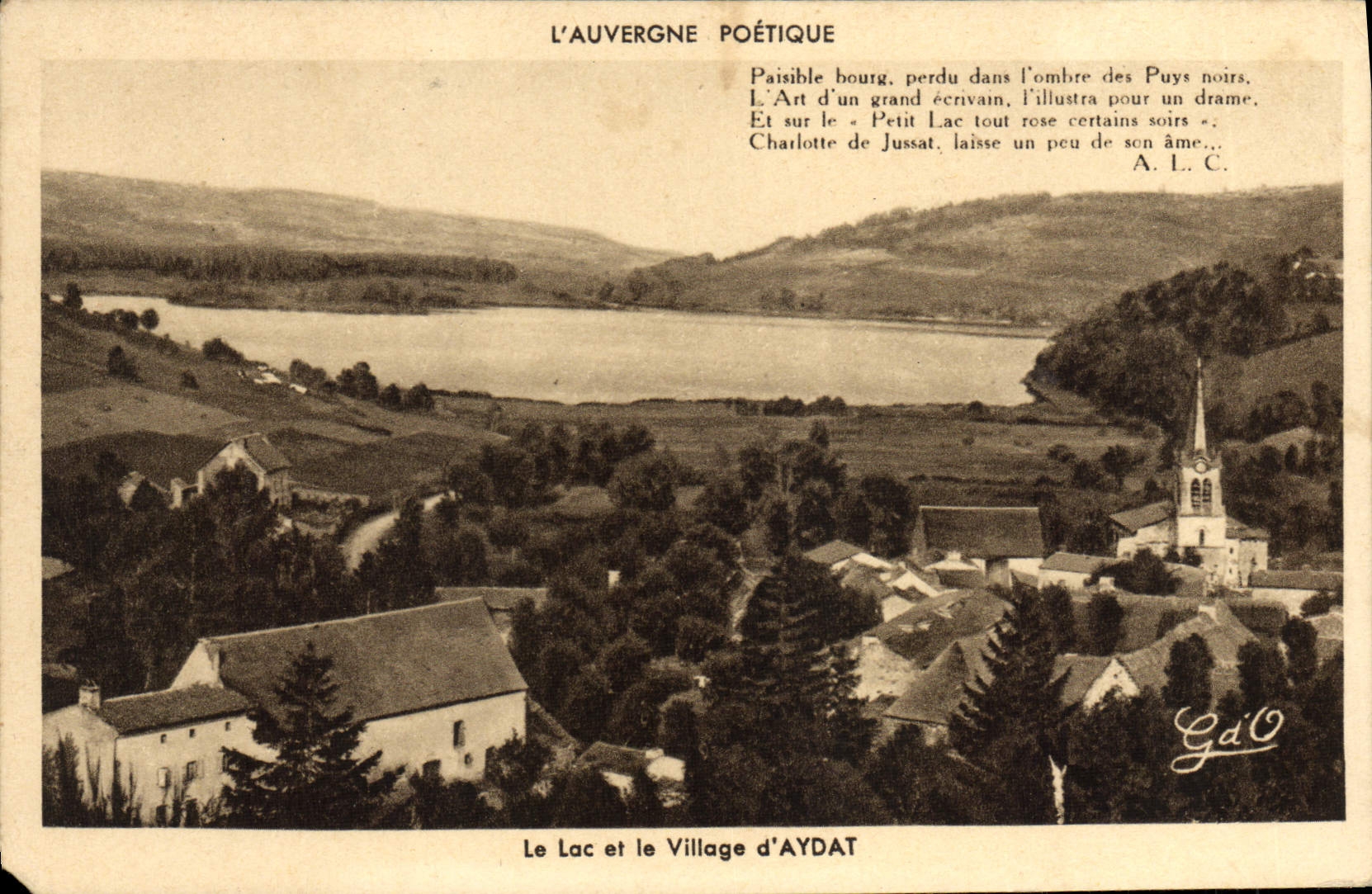 CPA L'Auvergne Poetique Le Lac Et Le Village D'Aydat