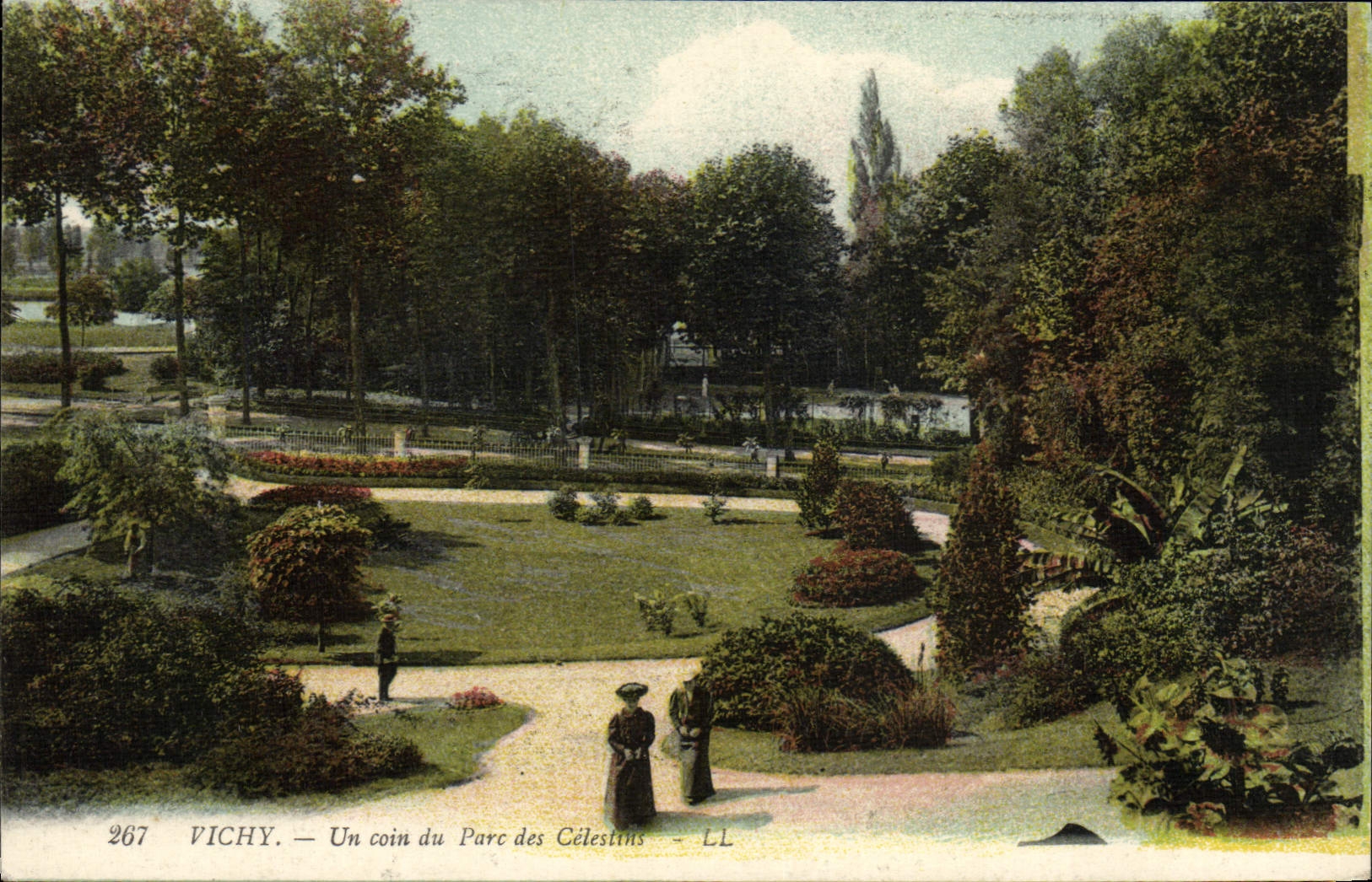 POSTAL Vichy de la VENDIMIA una esquina del parque de Celestins