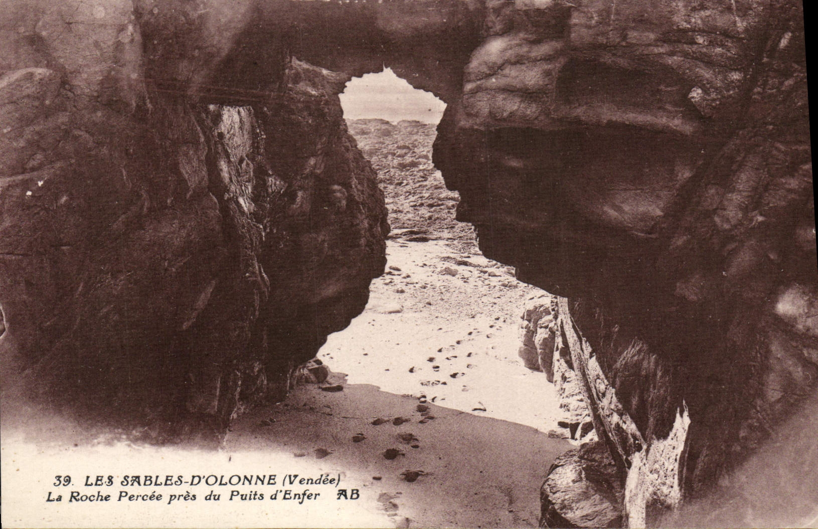 POSTAL de la VENDIMIA Sables d'Olonne la roca agujereada cerca de bien del infierno