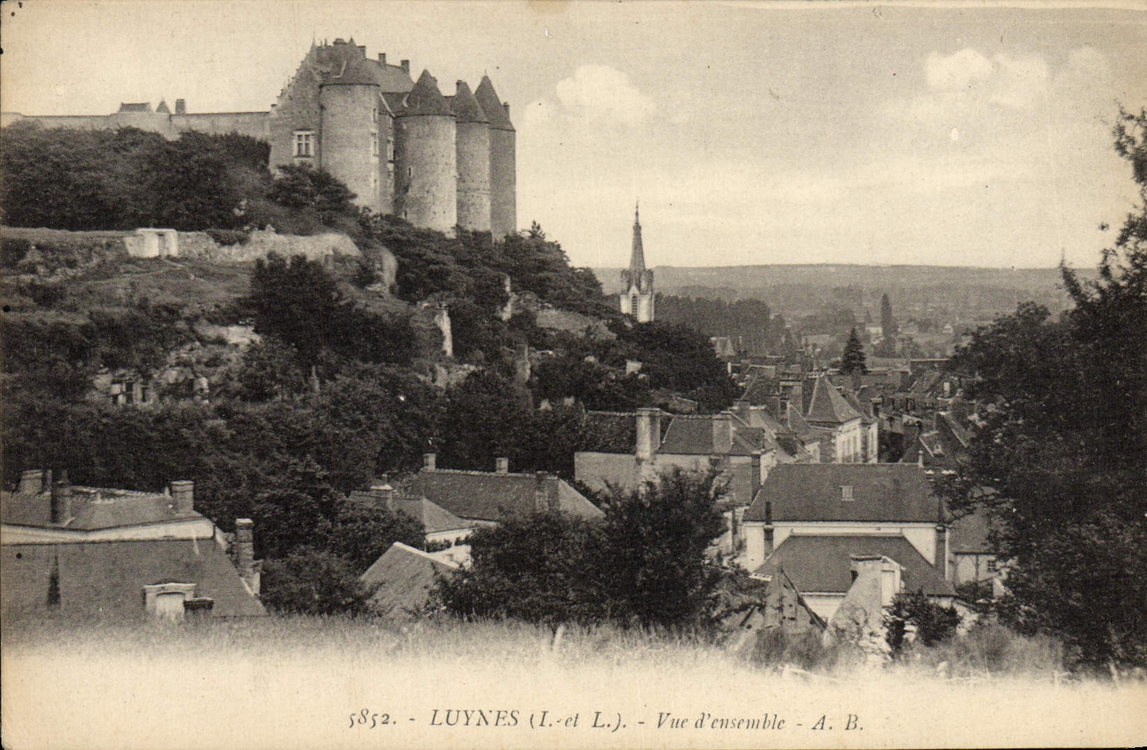 VINTAGE POSTCARD Luynes Overall picture