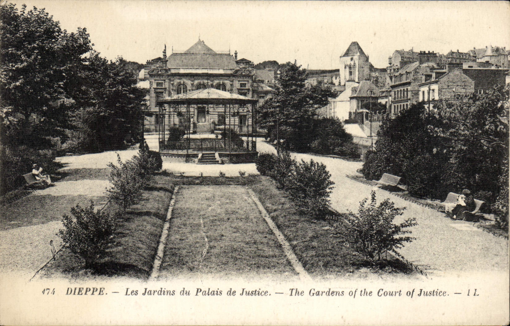 CPA Dieppe Les Jardins Du Palais De Justice Kiosque