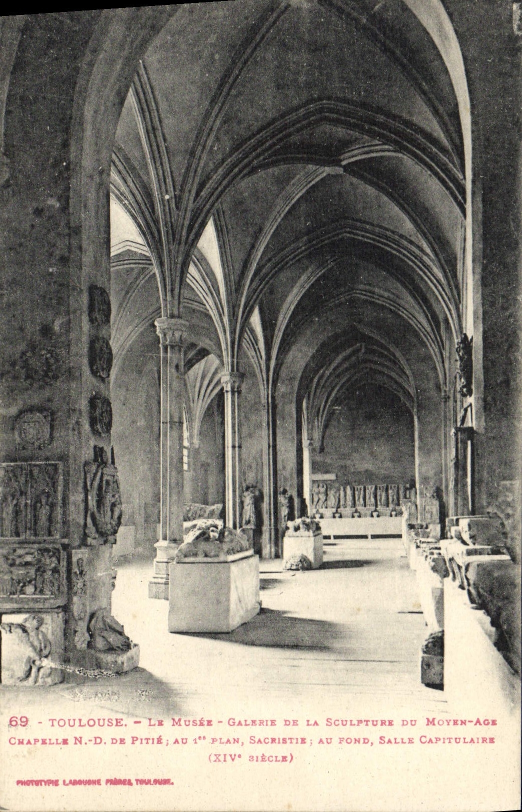 CPA Toulouse Le Musee Galerie de la sculpture du Moyen Age Chapelle ND de pitie Sacristie Salla capitulaire