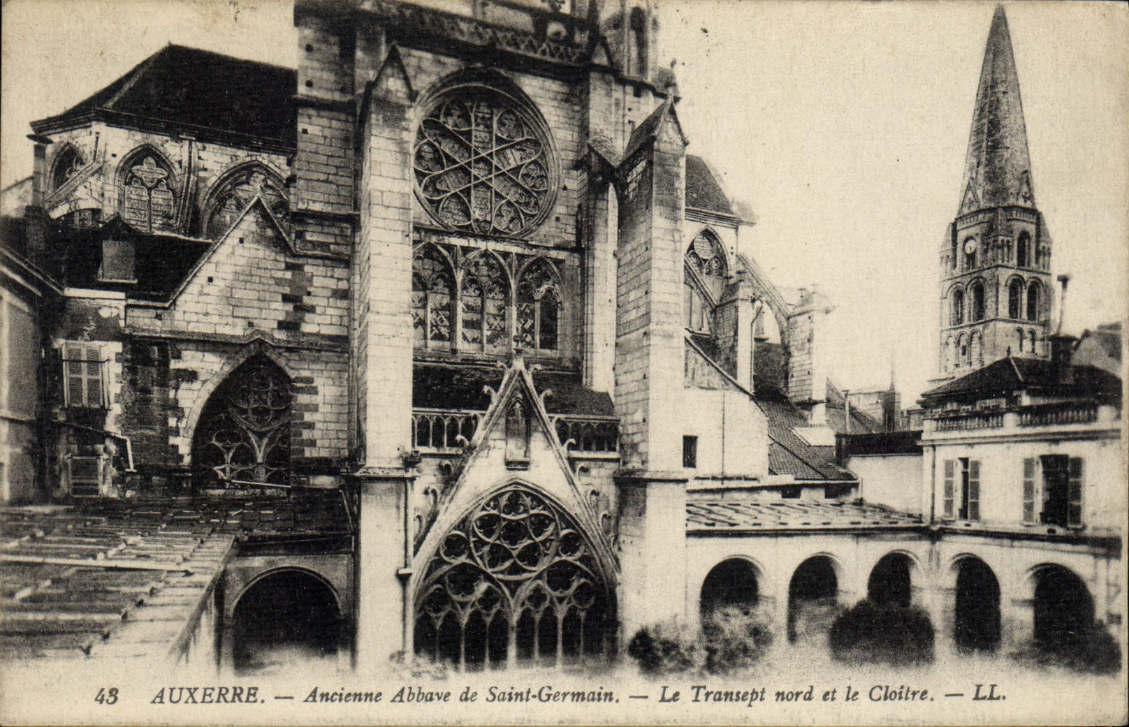 CPA Auxerre Ancienne Abbave De Saint Germain Le transept nord et le cloitre 