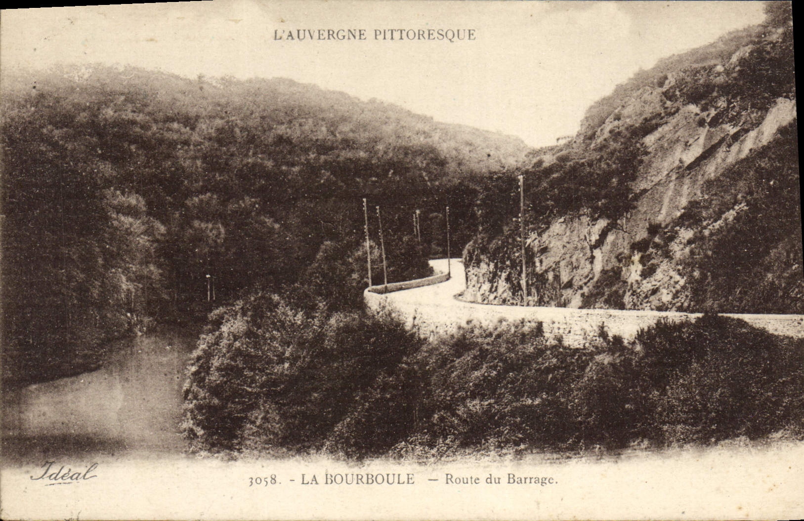 VINTAGE POSTCARD Bourboule the road of the stopping