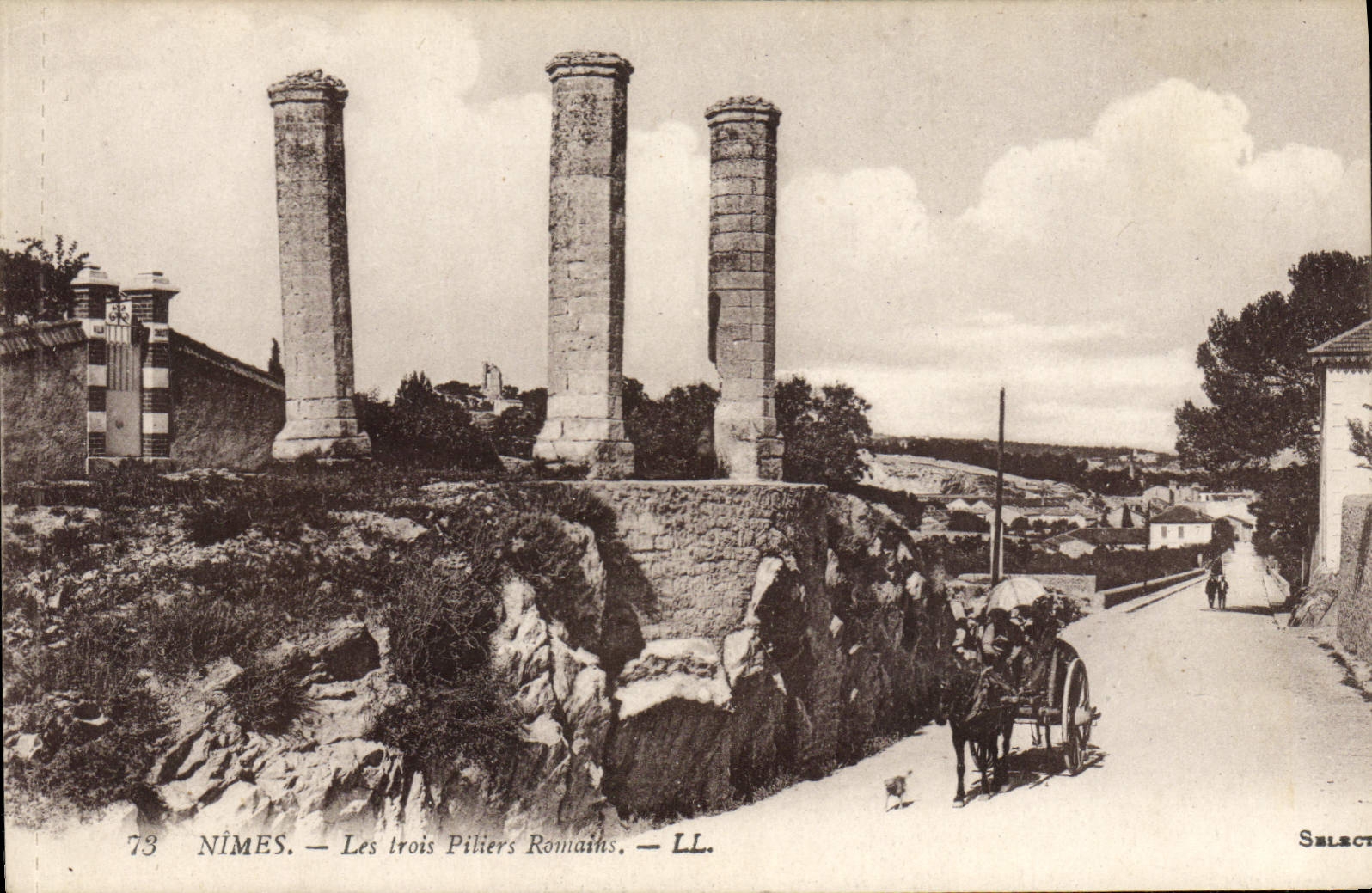 POSTAL Nimes de la VENDIMIA tres pilares romanos