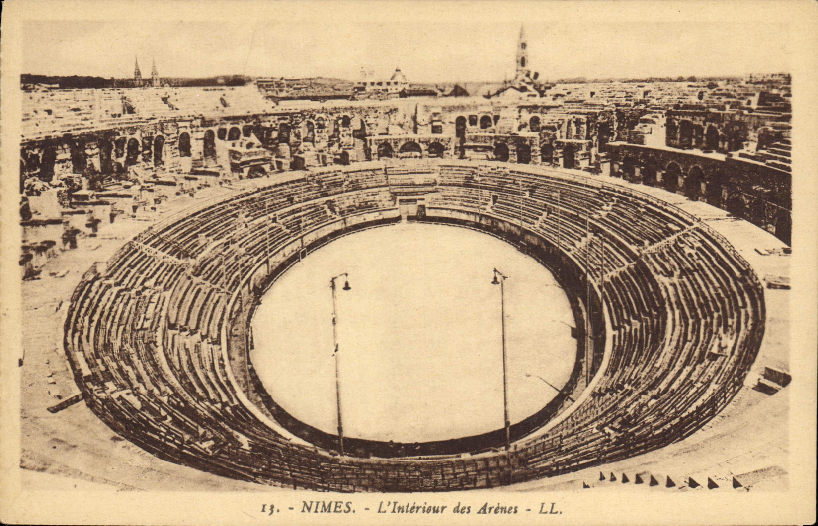 CPA Nimes L'Interieur Des Arenes