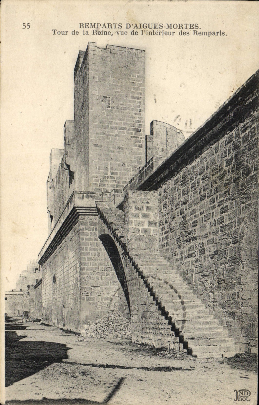 VINTAGE POSTCARD Dead Walls Acute Tower of the queen seen of the interior of the walls