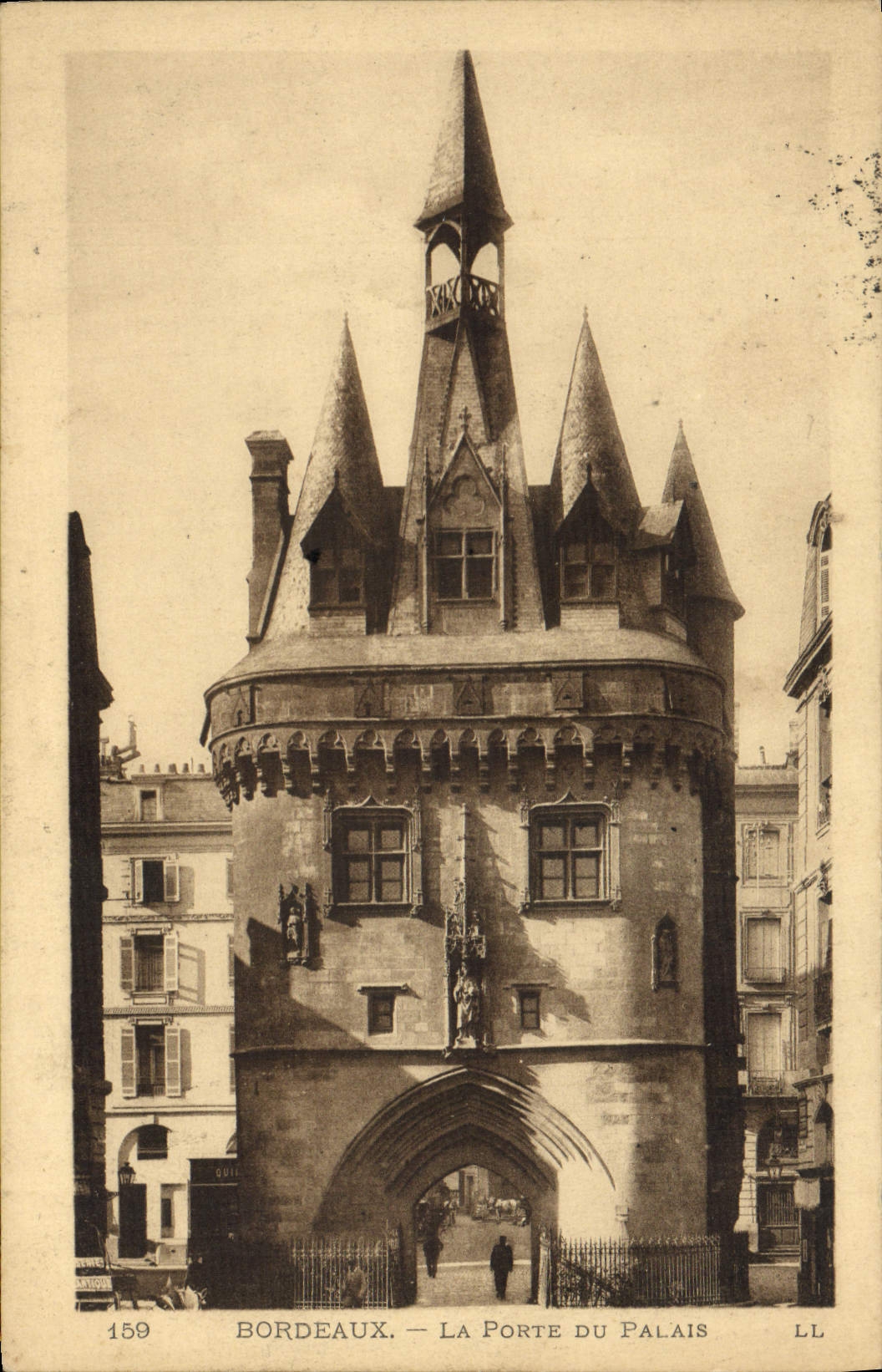 CPA Bordeaux La Porte Du Palais