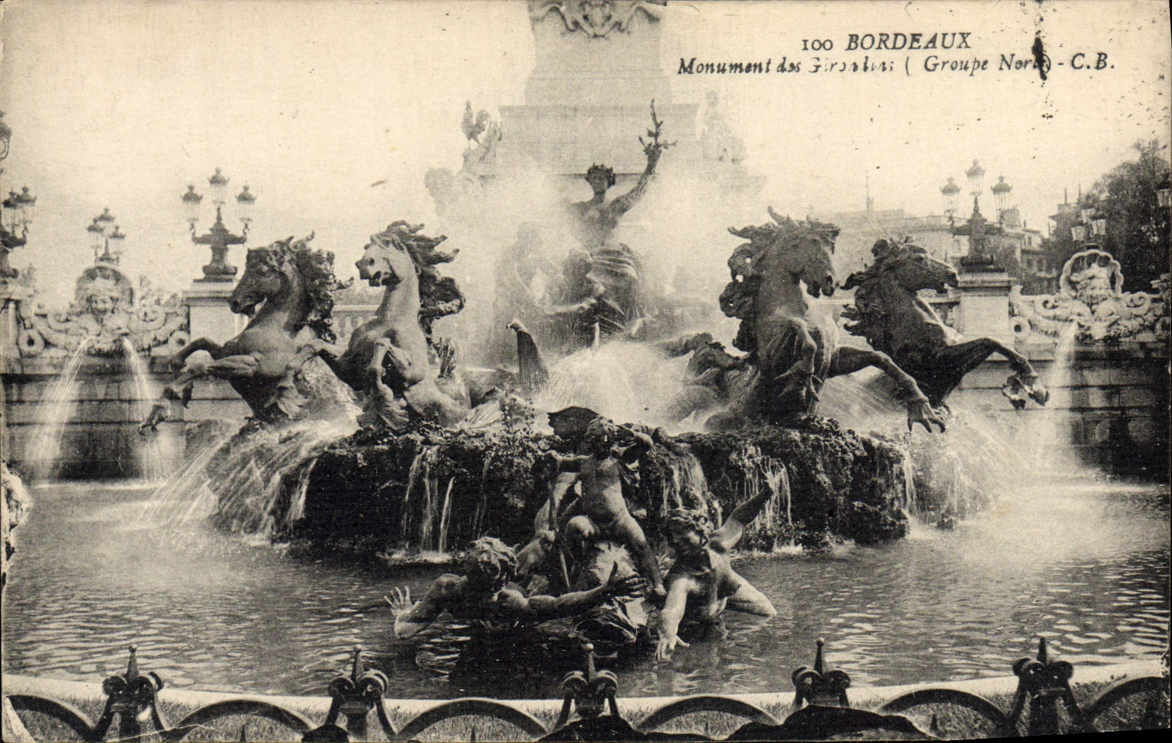 CPA Bordeaux Monument Des Girondins