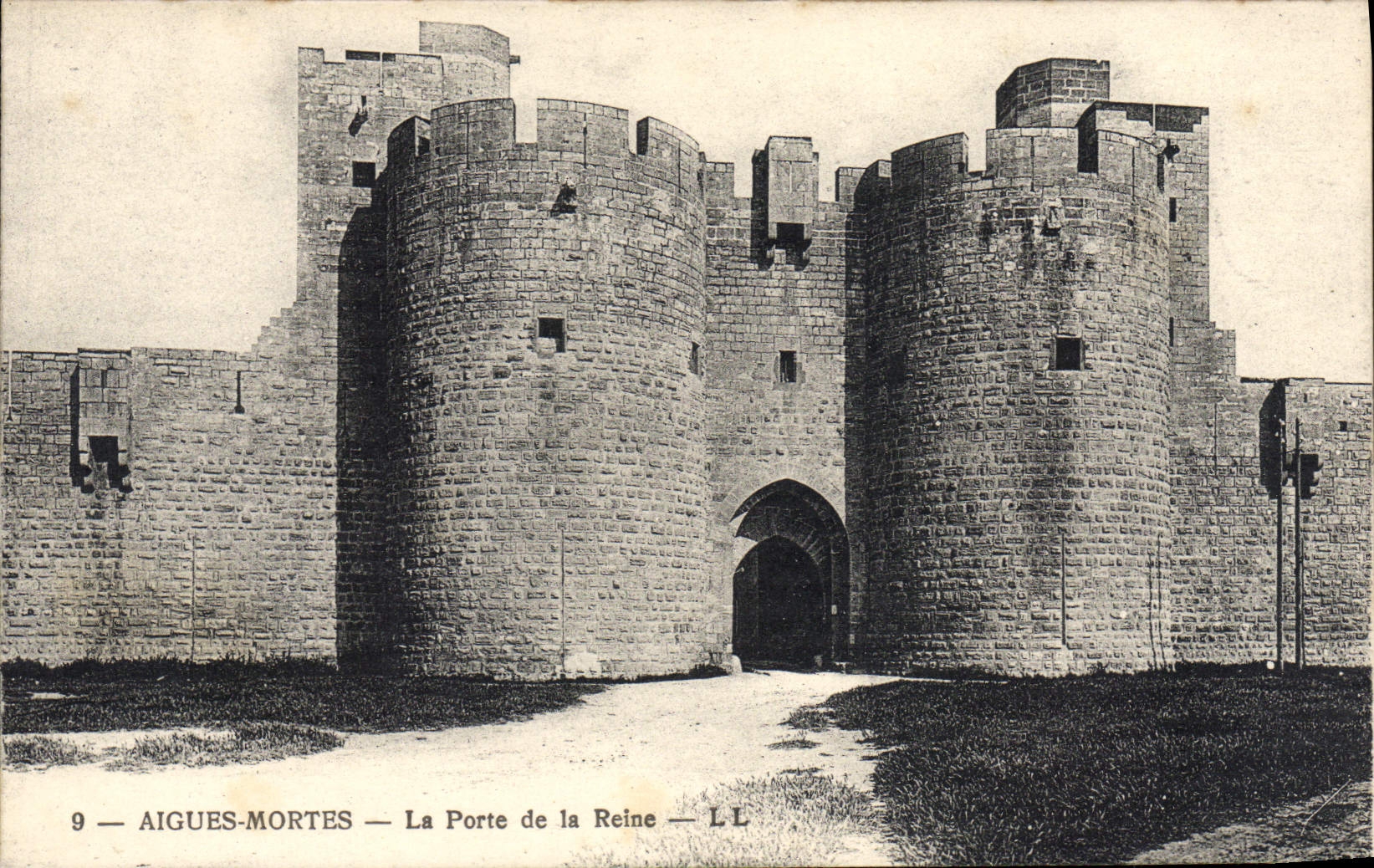 CPA Aigues Mortes La Porte De La Reine