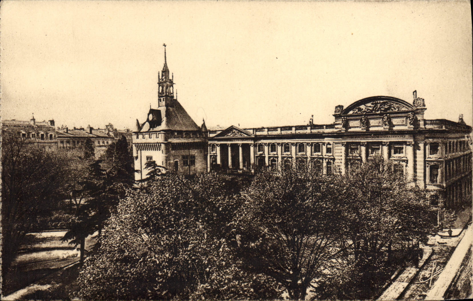VINTAGE POSTCARD the Pyrenees Ocean Toulouse Frontage Of Capitole Keep and public garden