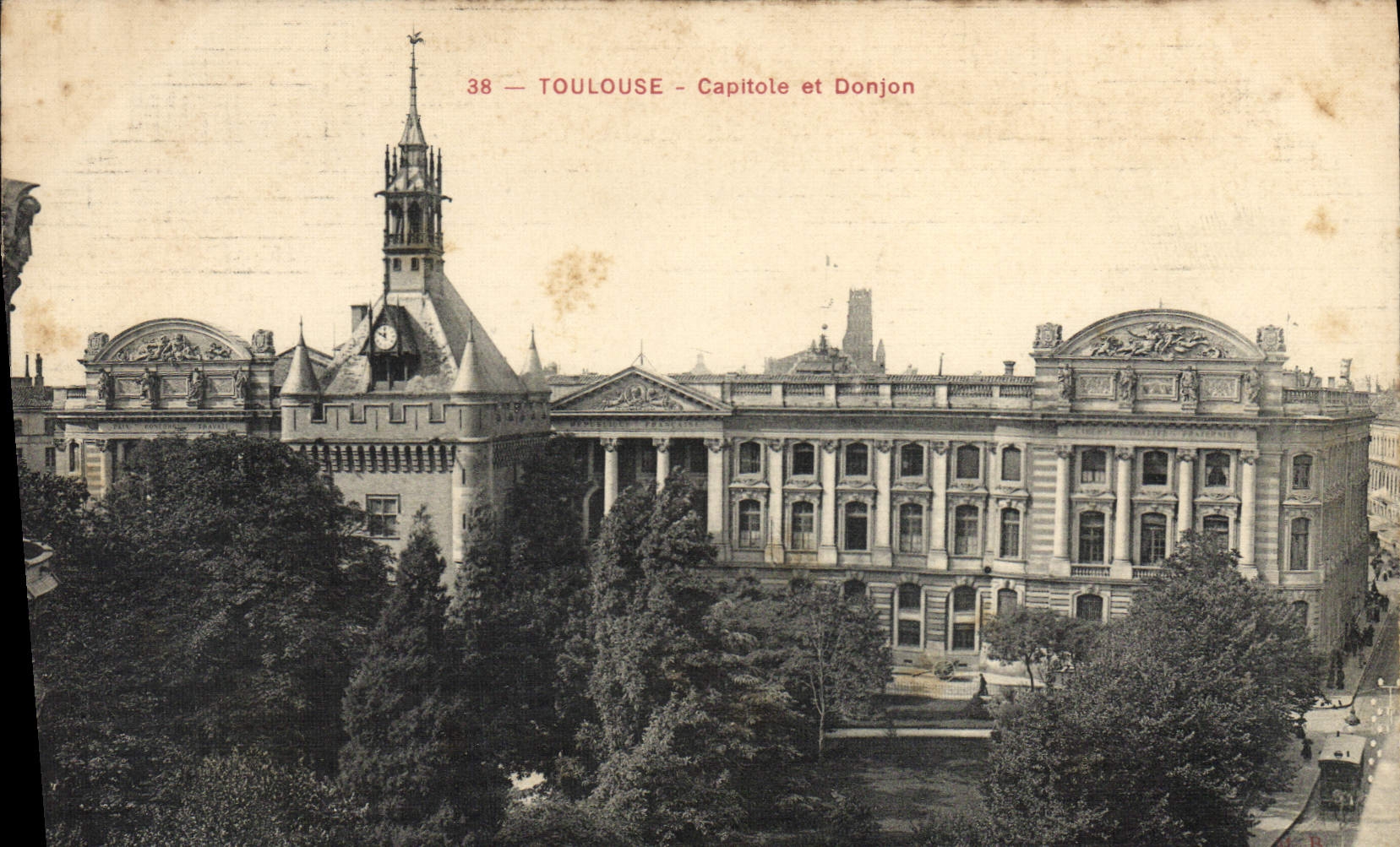 VINTAGE POSTCARD Toulouse Capitole And Donjon