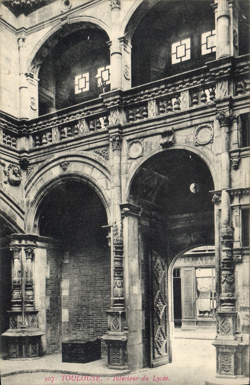 VINTAGE POSTCARD Interior Toulouse Of the College