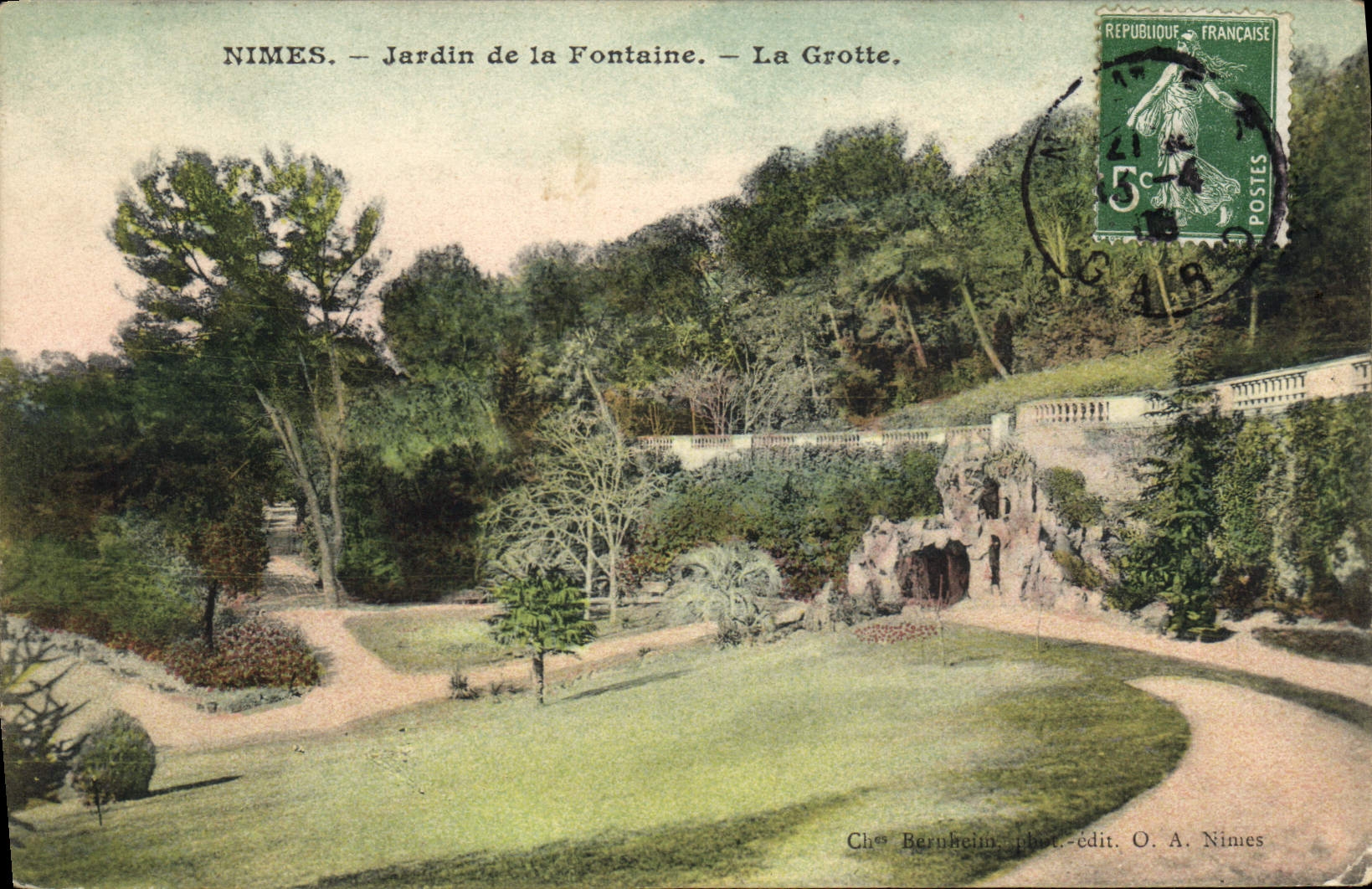 Jardín de Nimes de la POSTAL de la VENDIMIA de la fuente la cueva