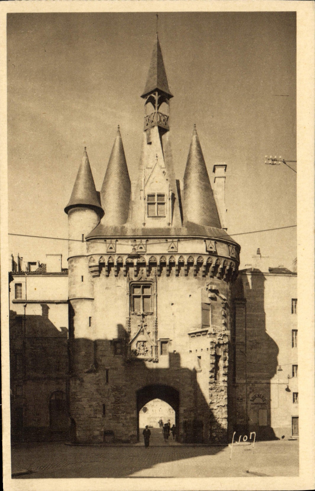 CPA Bordeaux Porte Du Palais Ou De Caillau