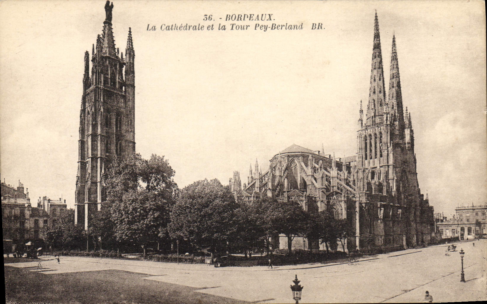 CPA Bordeaux La Cathedrale Et La Tour Pey Berland