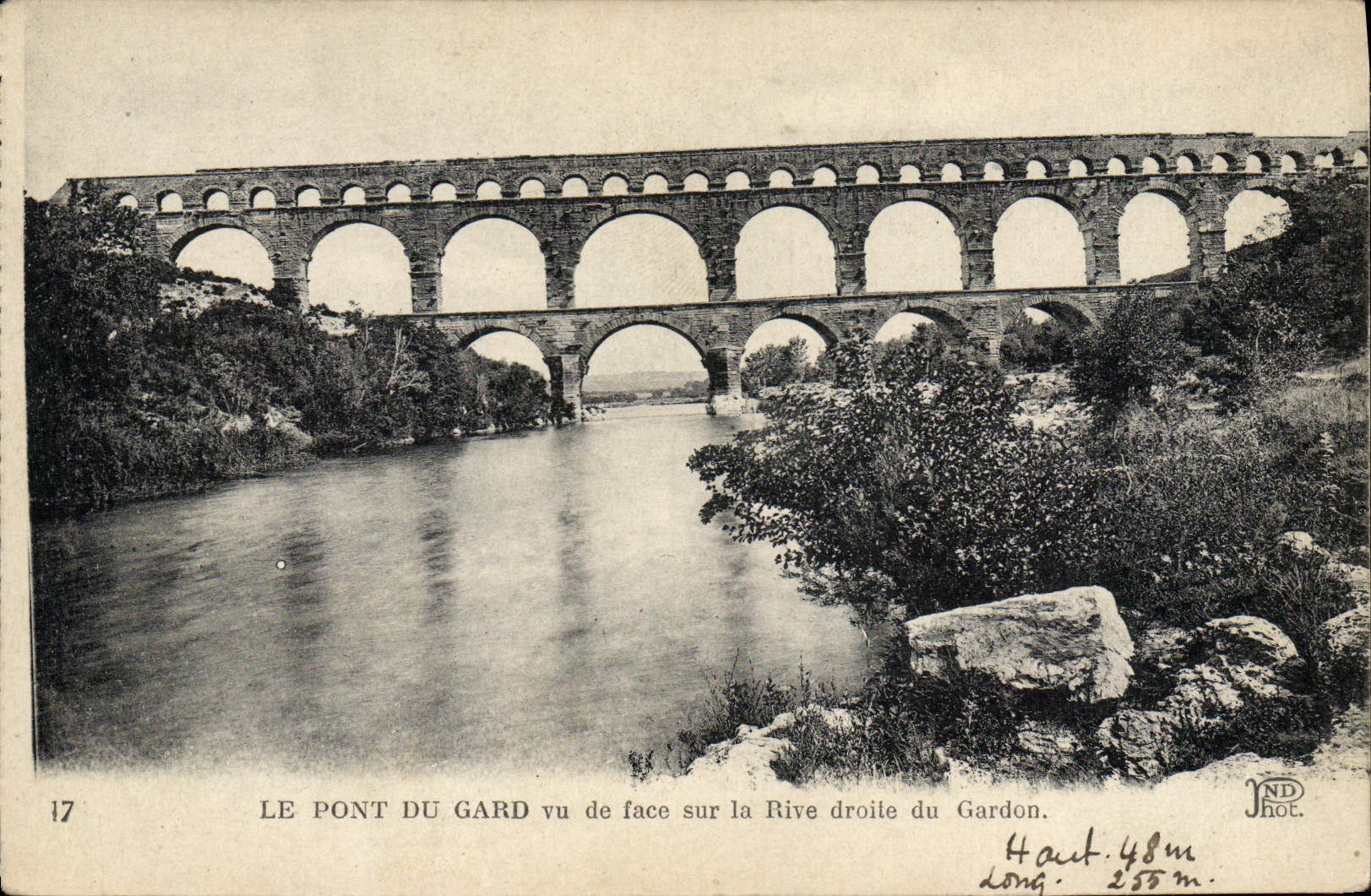 CPA Le Pont Du Gard Vu De Face Sur la rive droite du Gandon