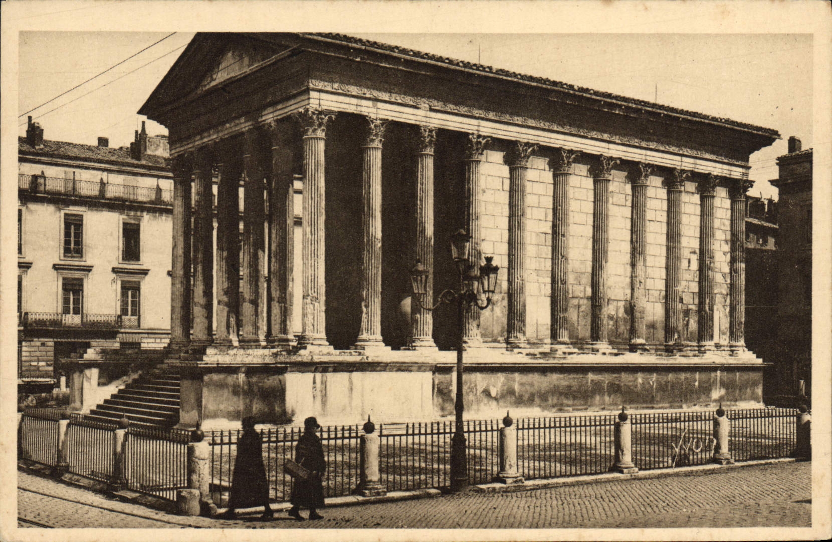 CPA Nimes La Maison Carree