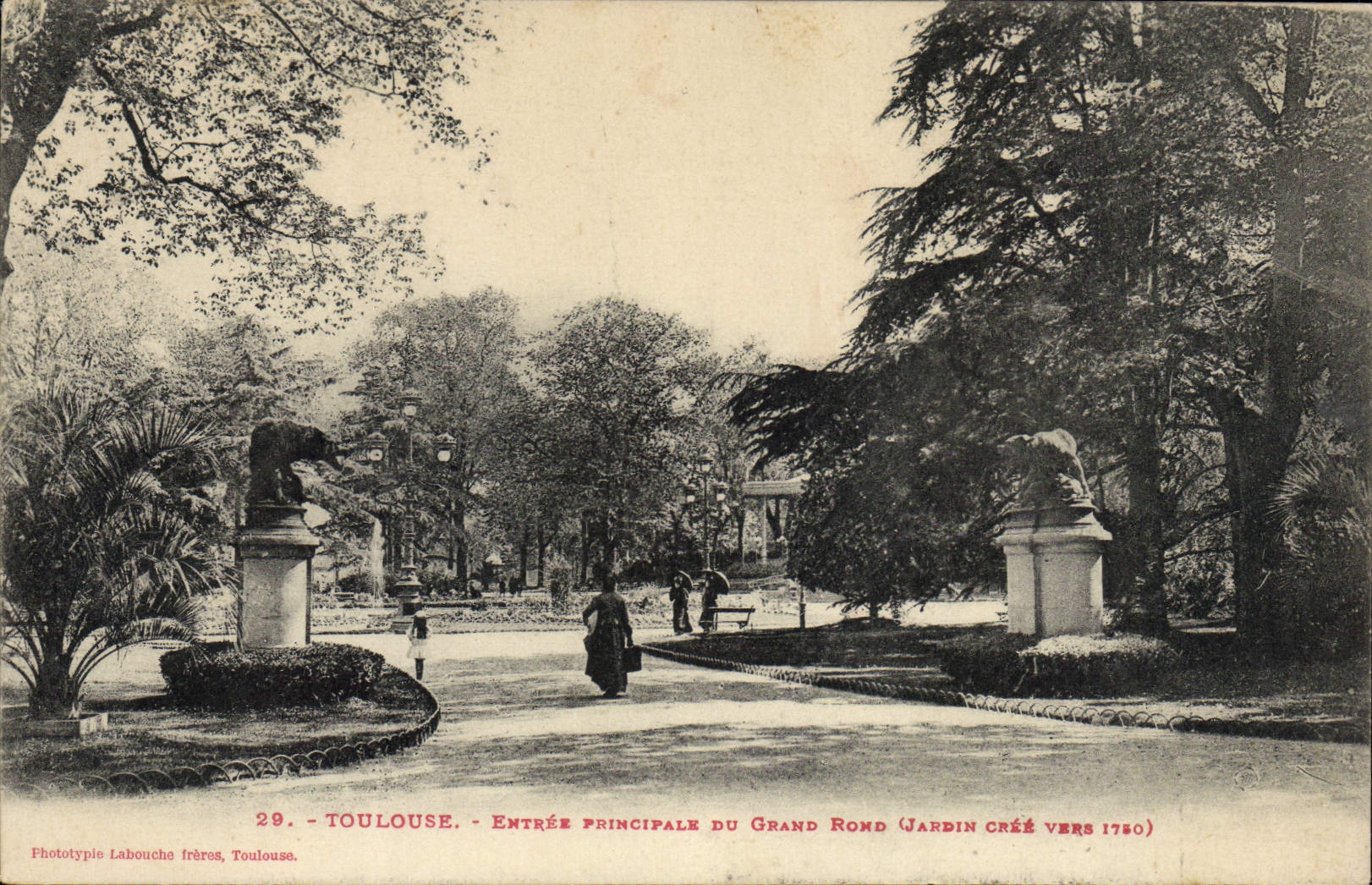 VINTAGE POSTCARD Toulouse Main entrance Of the Large Round Garden