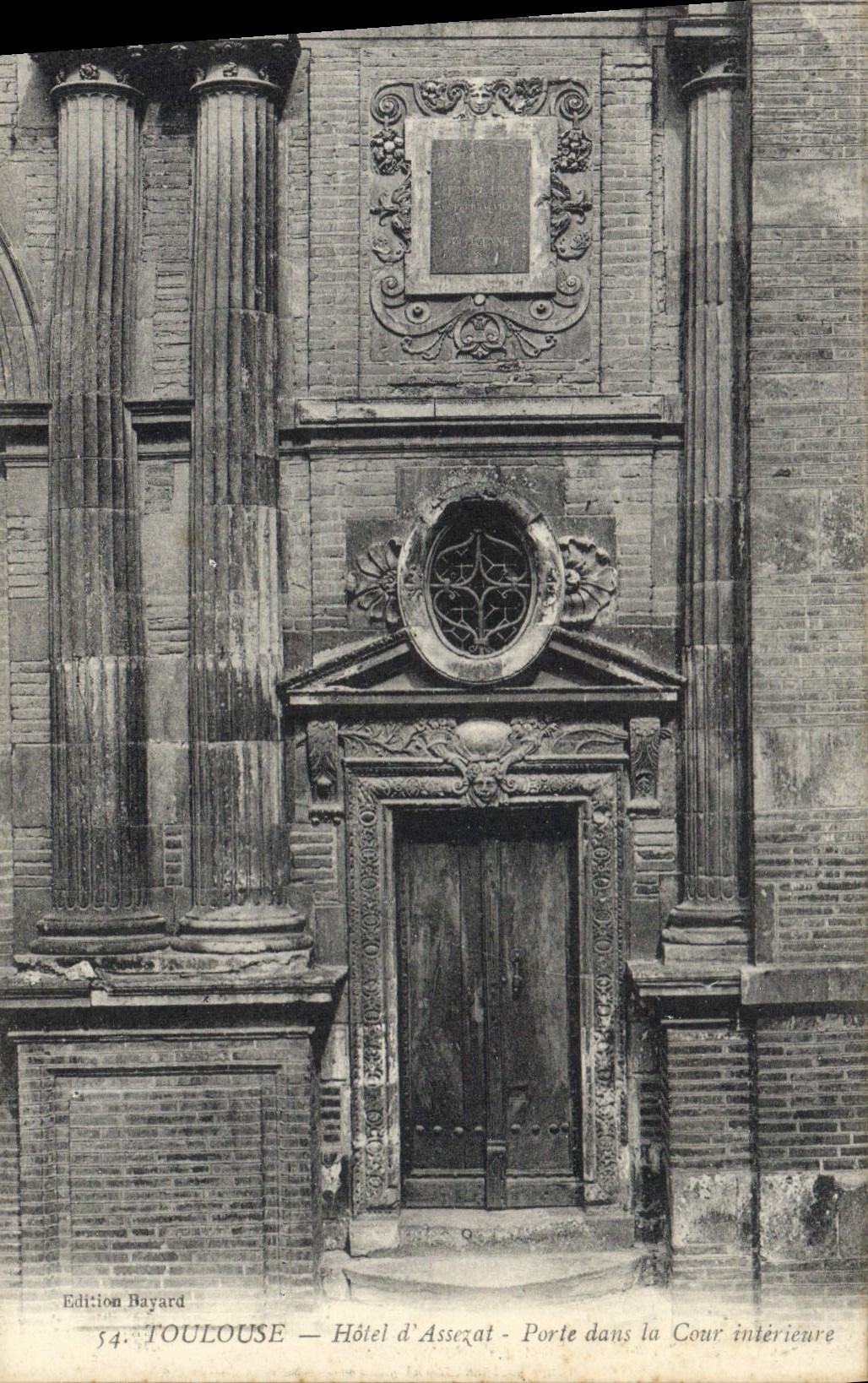 VINTAGE POSTCARD Toulouse Hotel D' Assezat Carries In the Interior Court