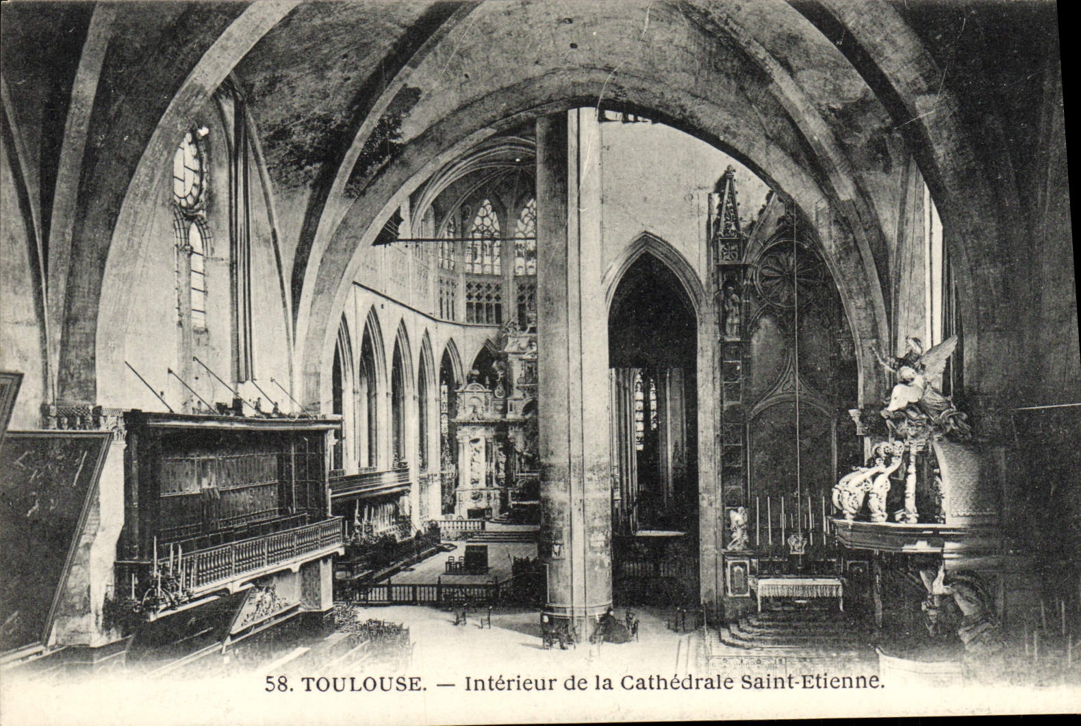 CPA Toulouse Interieur De La Cathedrale Saint Etienne