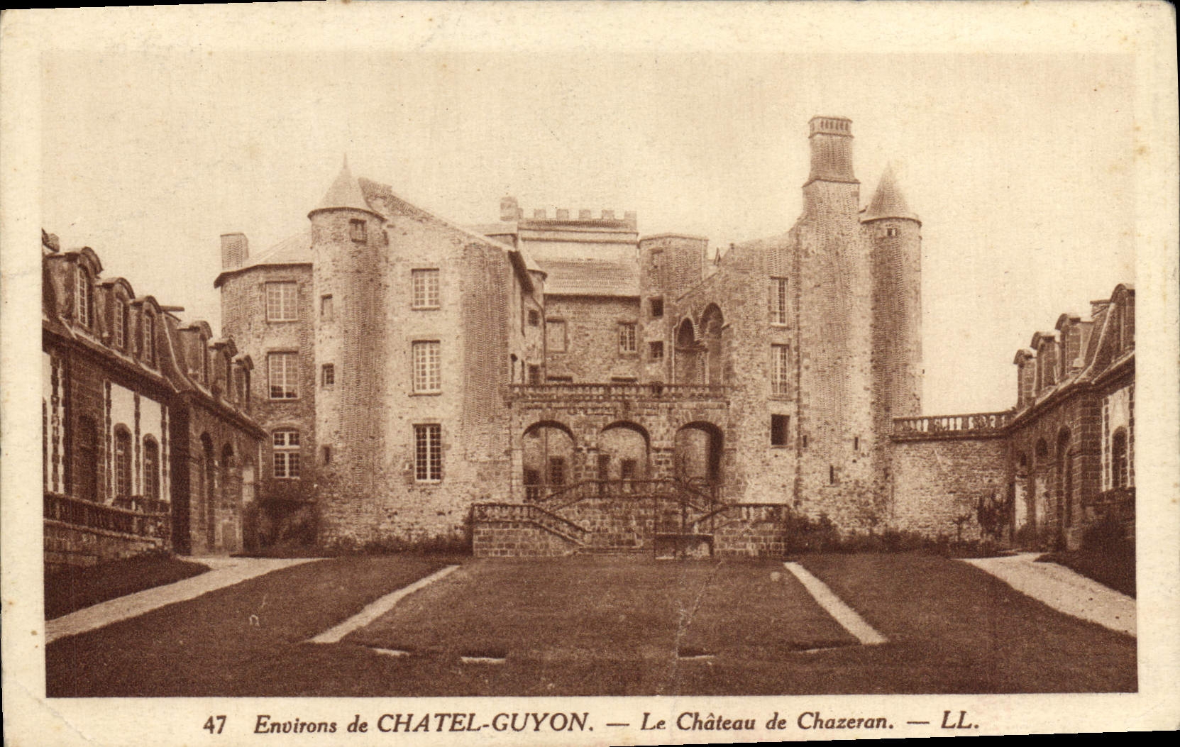 CPA Chatel Guyon Le Chateau De Chazeran