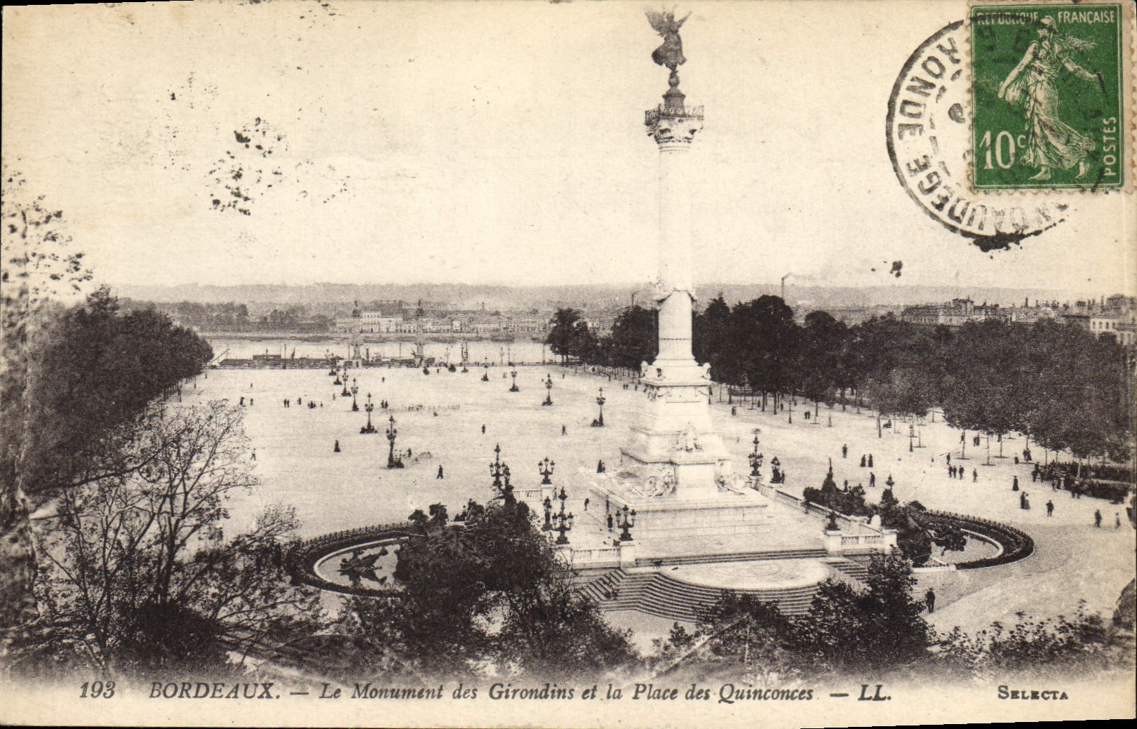 CPA Bordeaux Le Monument Des Girondins Et La Place Des Quinconces